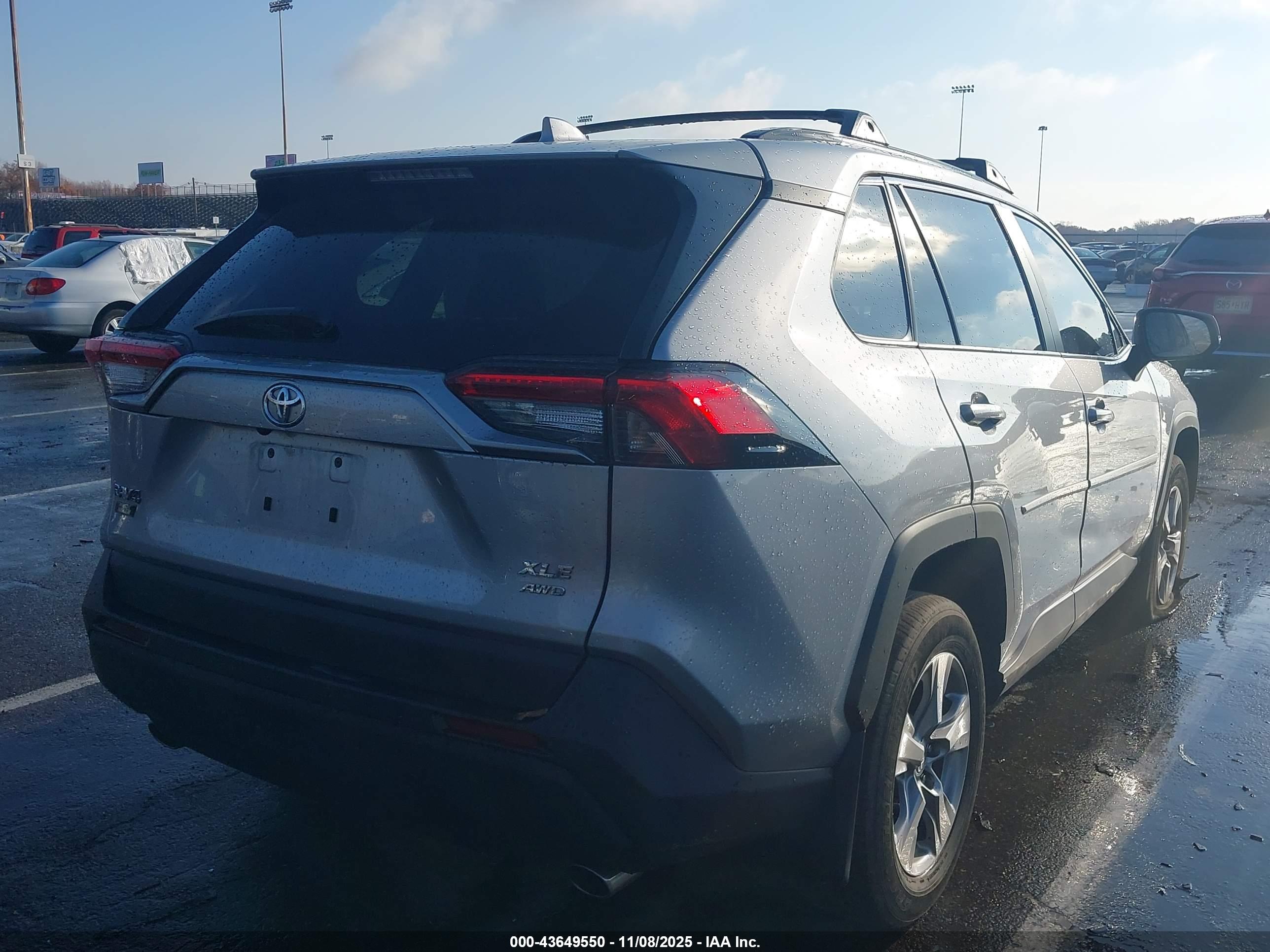TOYOTA RAV4 image 4