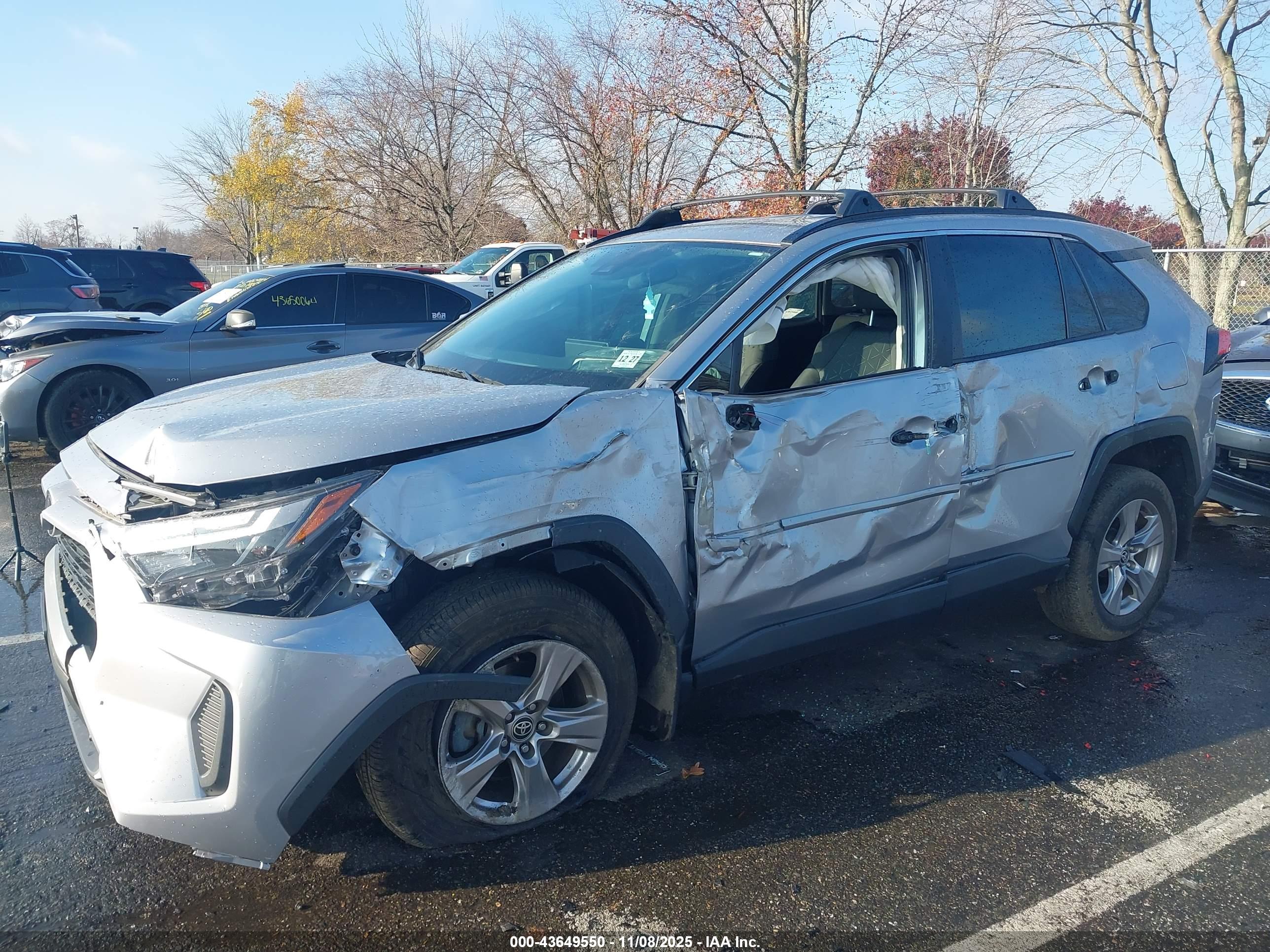 TOYOTA RAV4 image 6