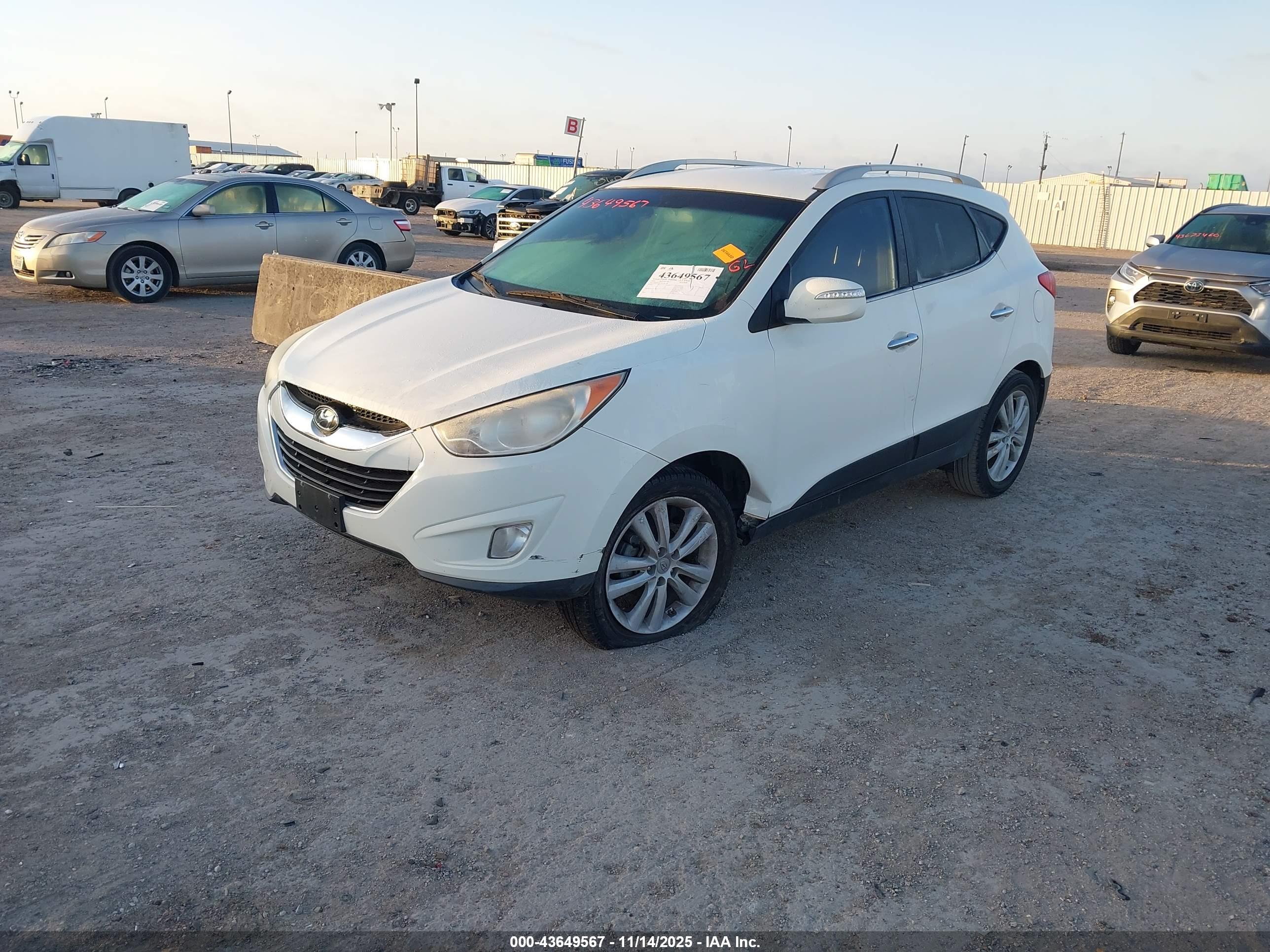 HYUNDAI TUCSON image 2