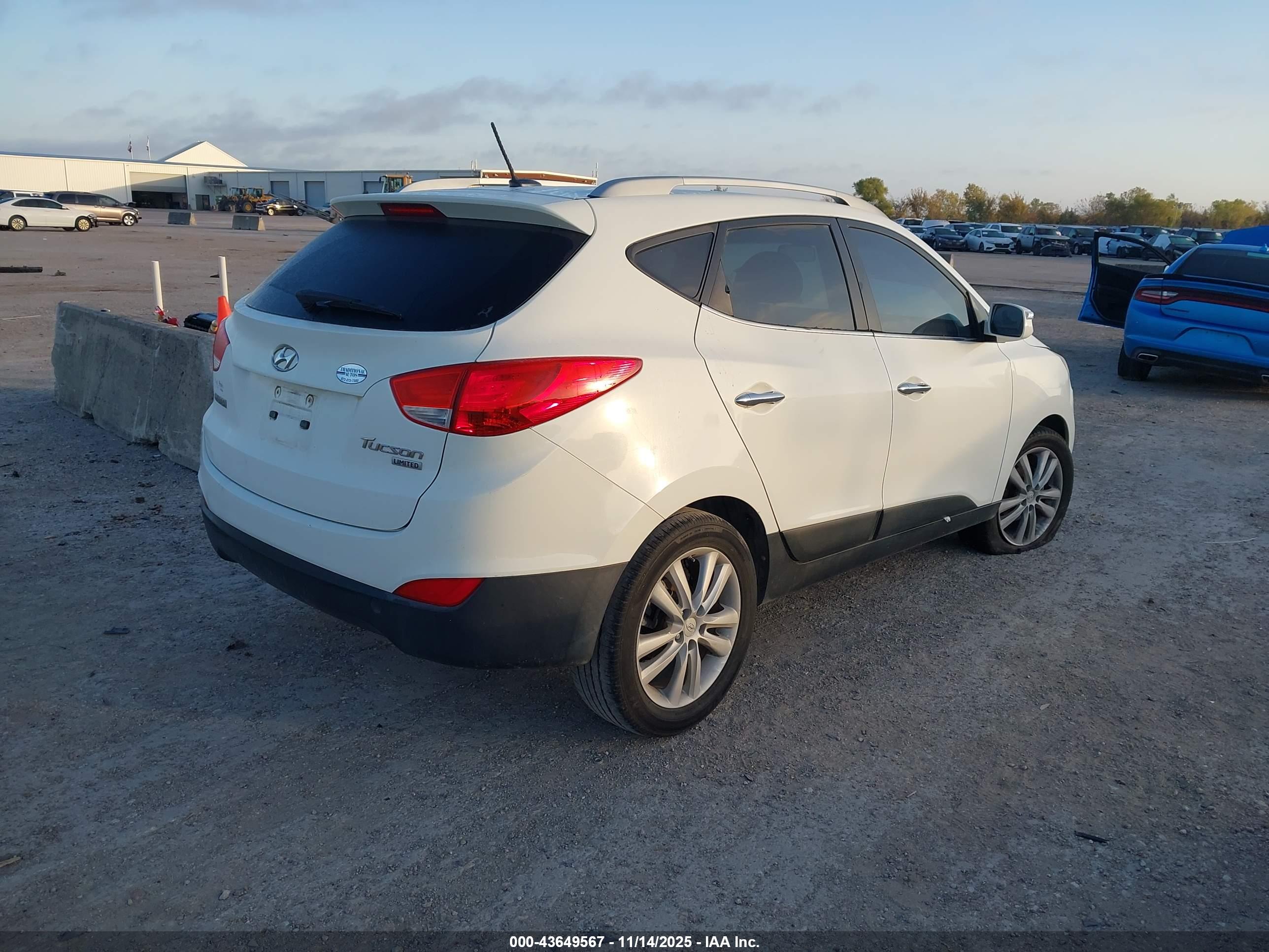 HYUNDAI TUCSON image 4