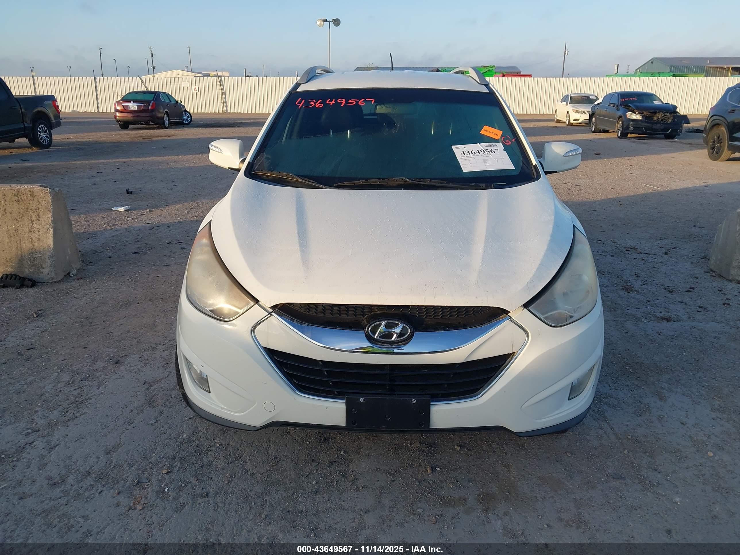 HYUNDAI TUCSON image 6