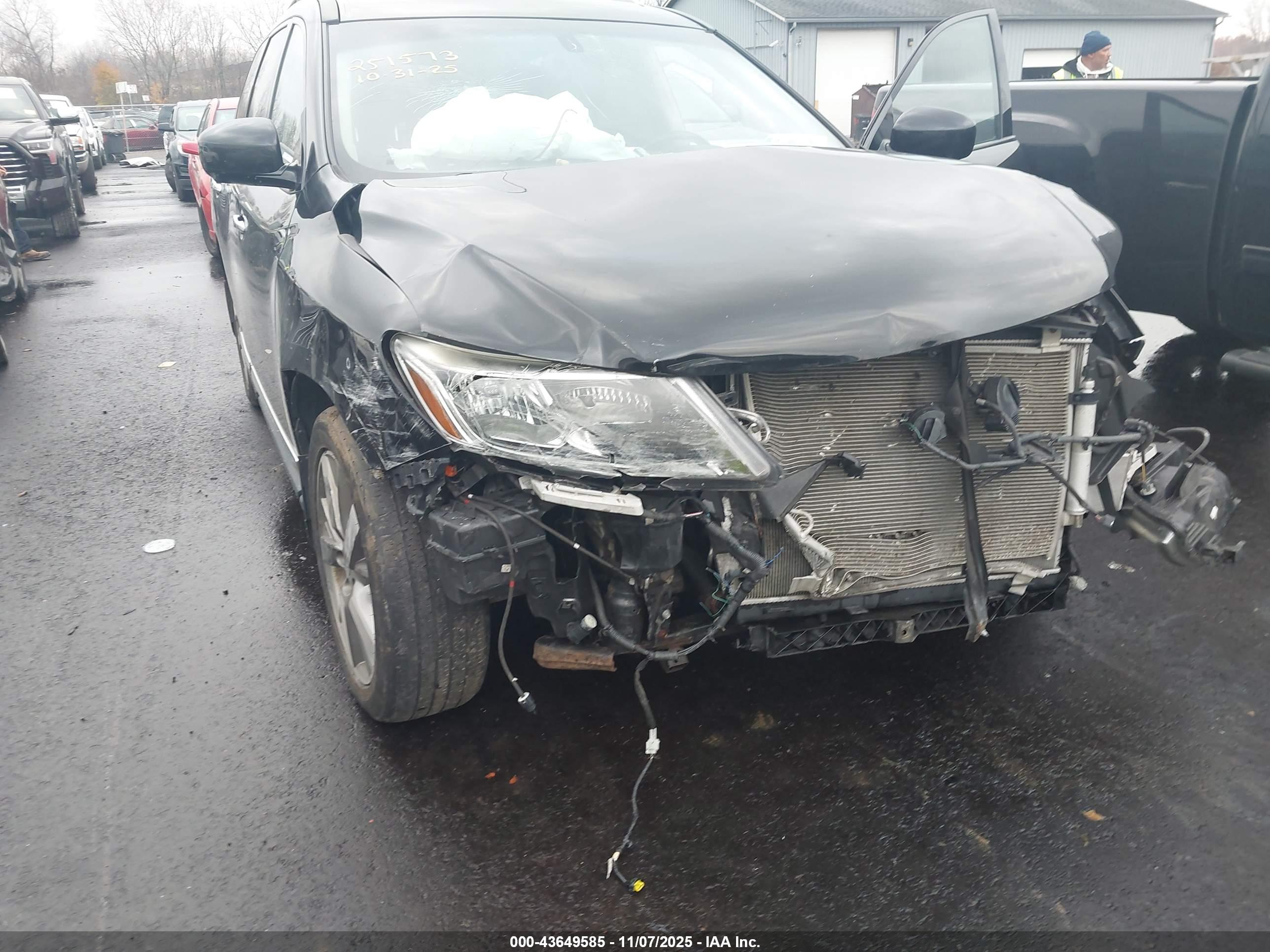NISSAN PATHFINDER image 6