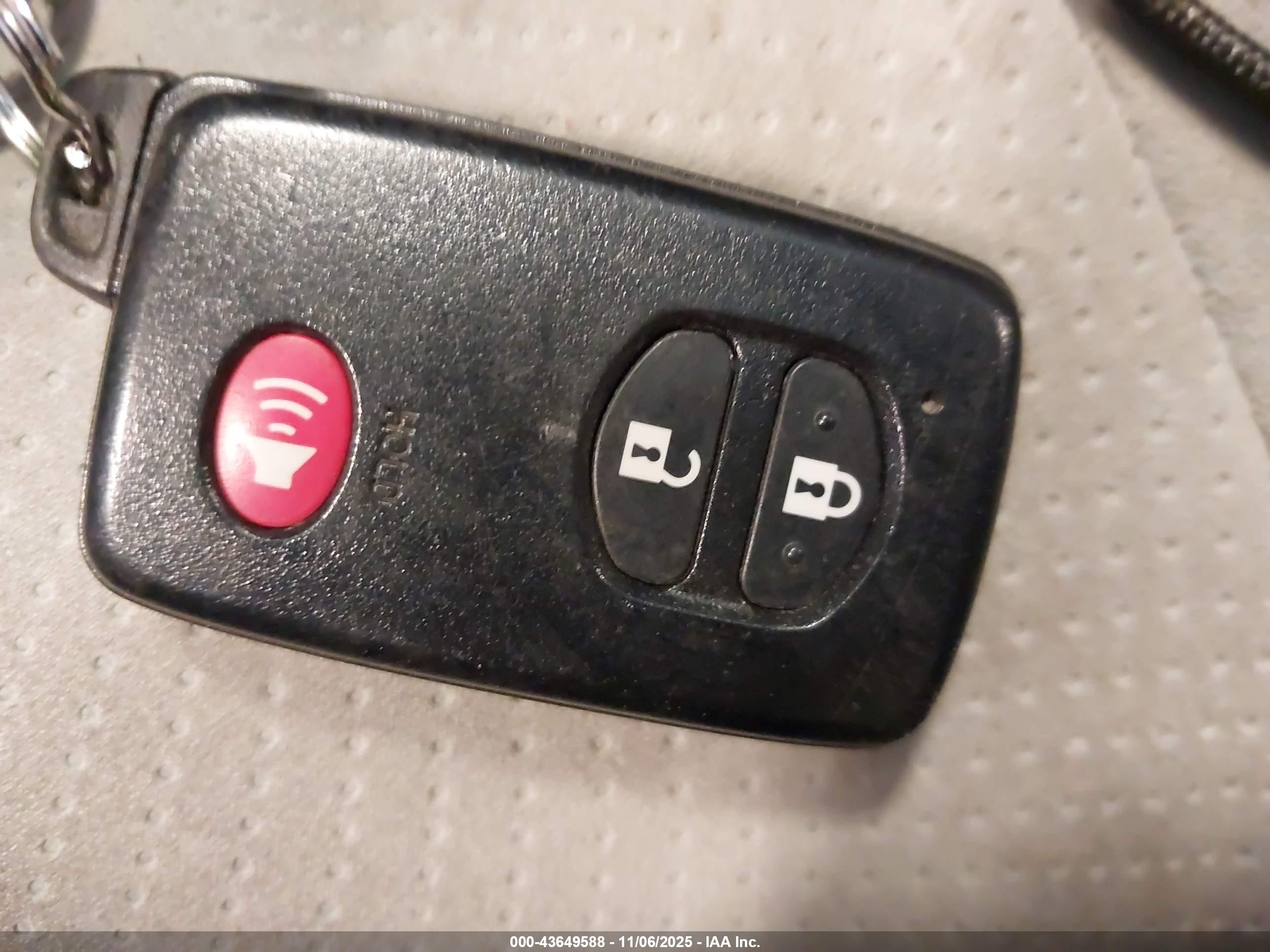 TOYOTA PRIUS image 11