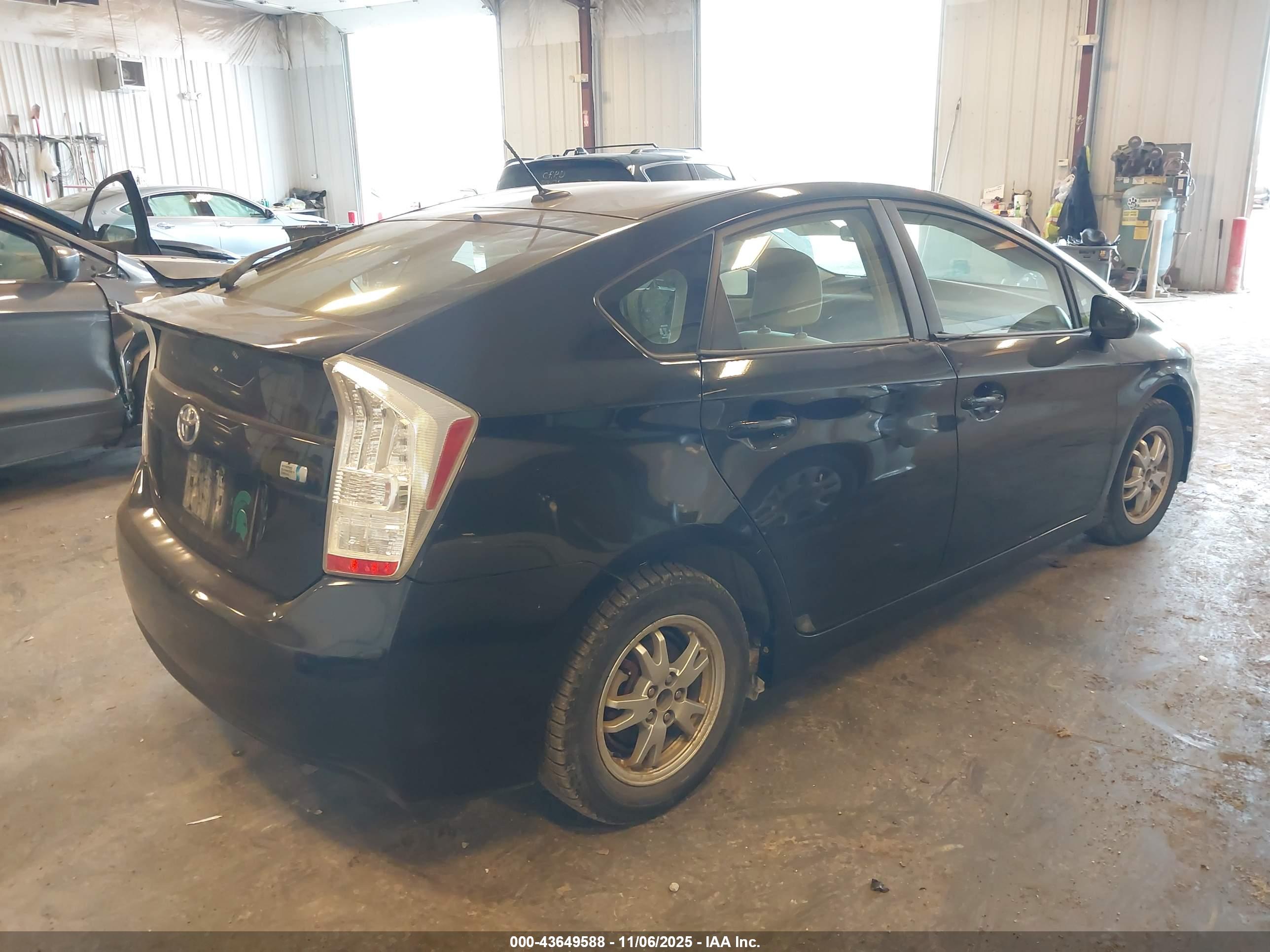 TOYOTA PRIUS image 4