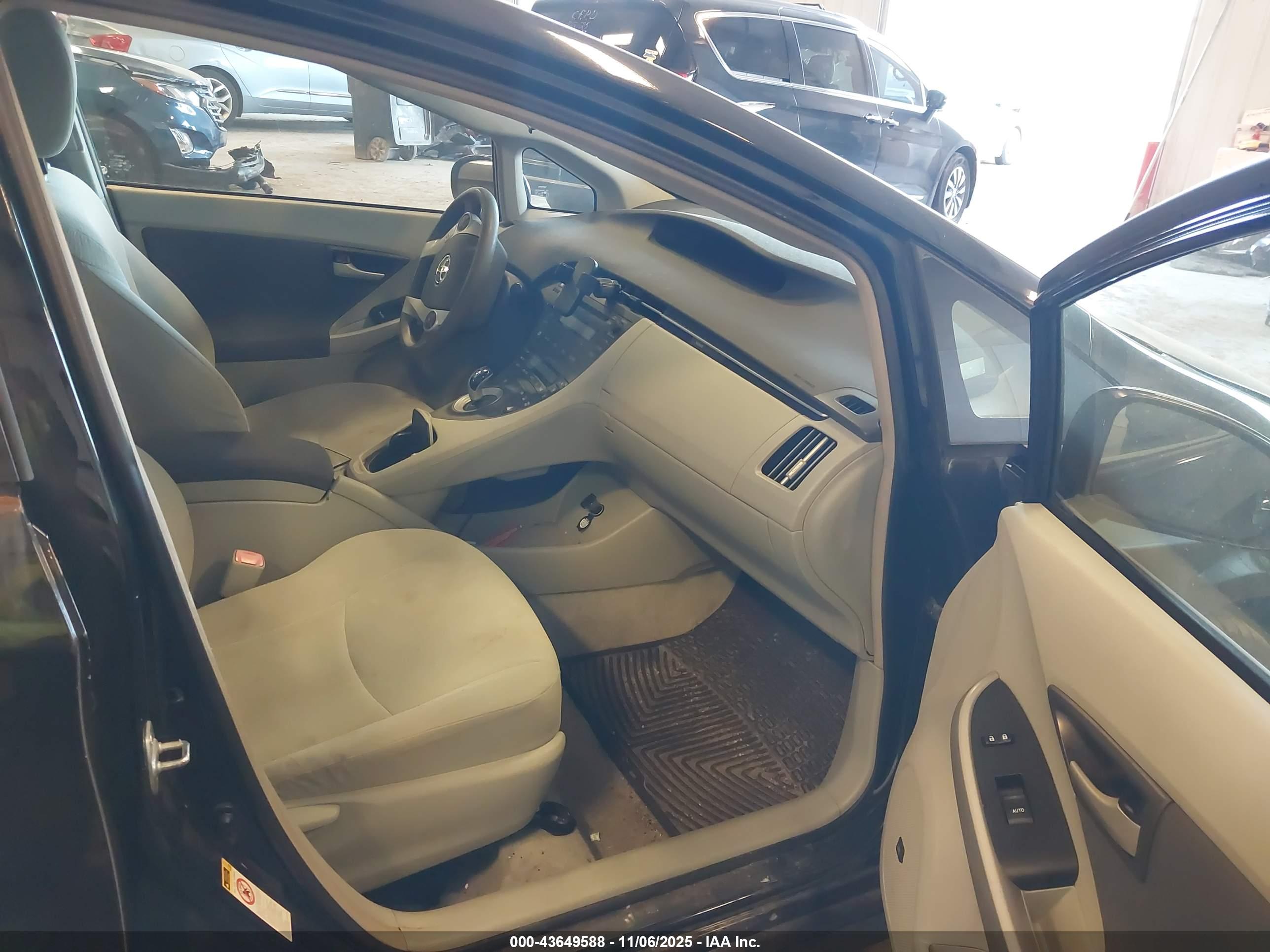TOYOTA PRIUS image 5