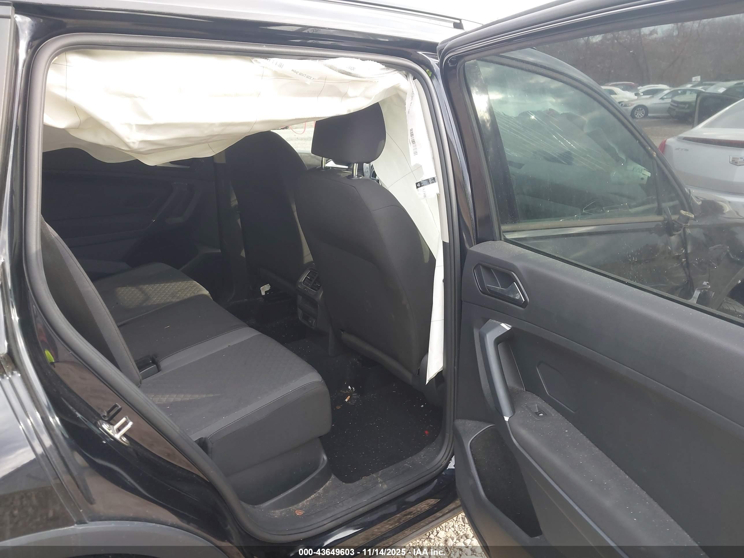 VOLKSWAGEN TIGUAN image 8