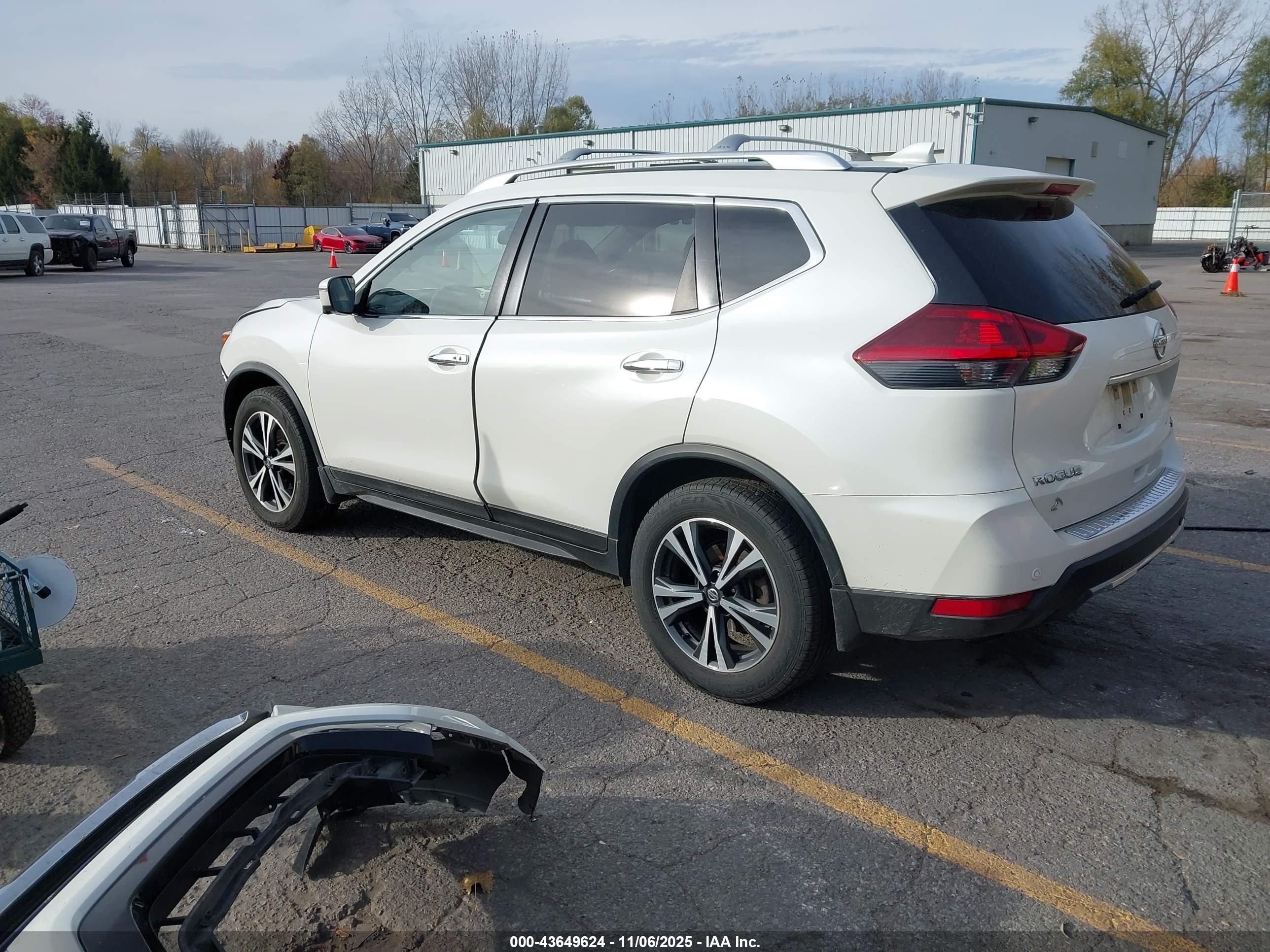 NISSAN ROGUE image 3