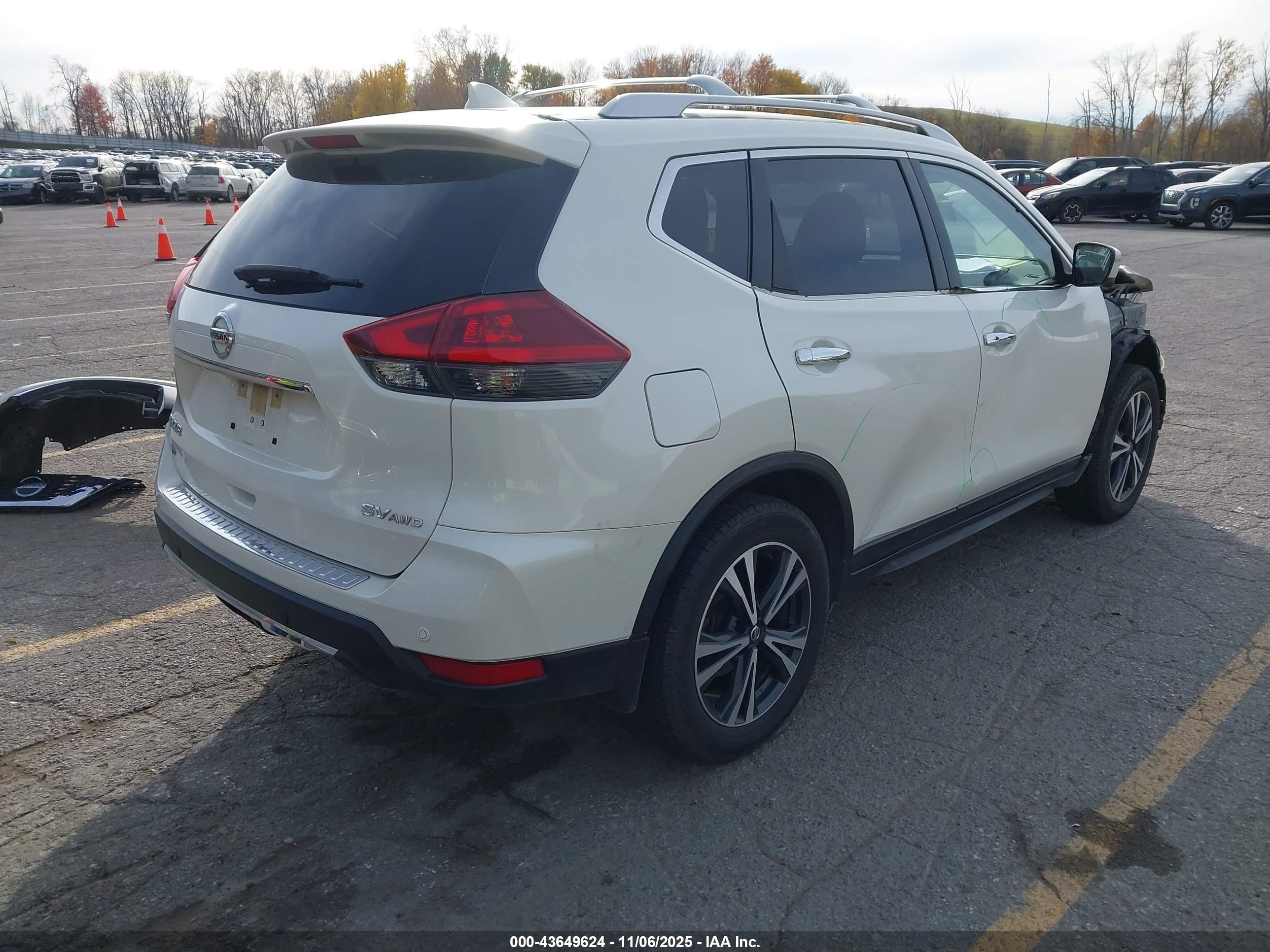 NISSAN ROGUE image 4