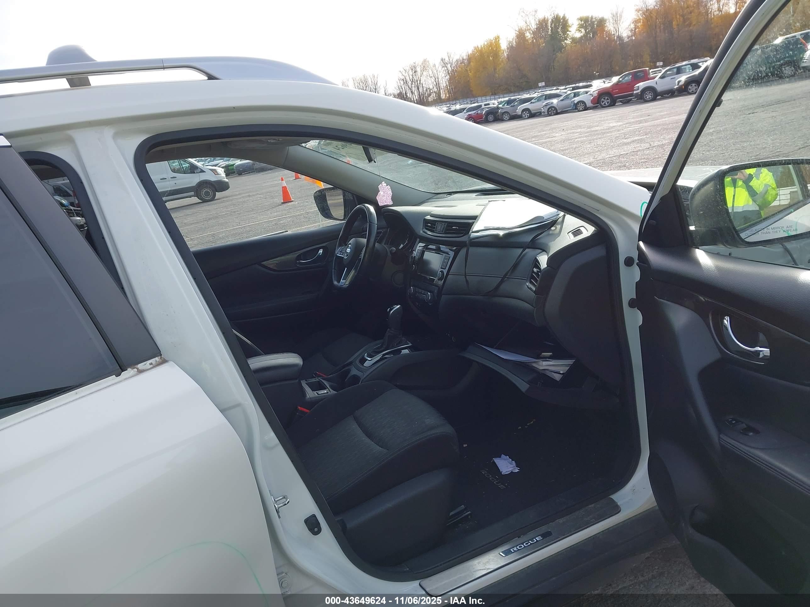 NISSAN ROGUE image 5