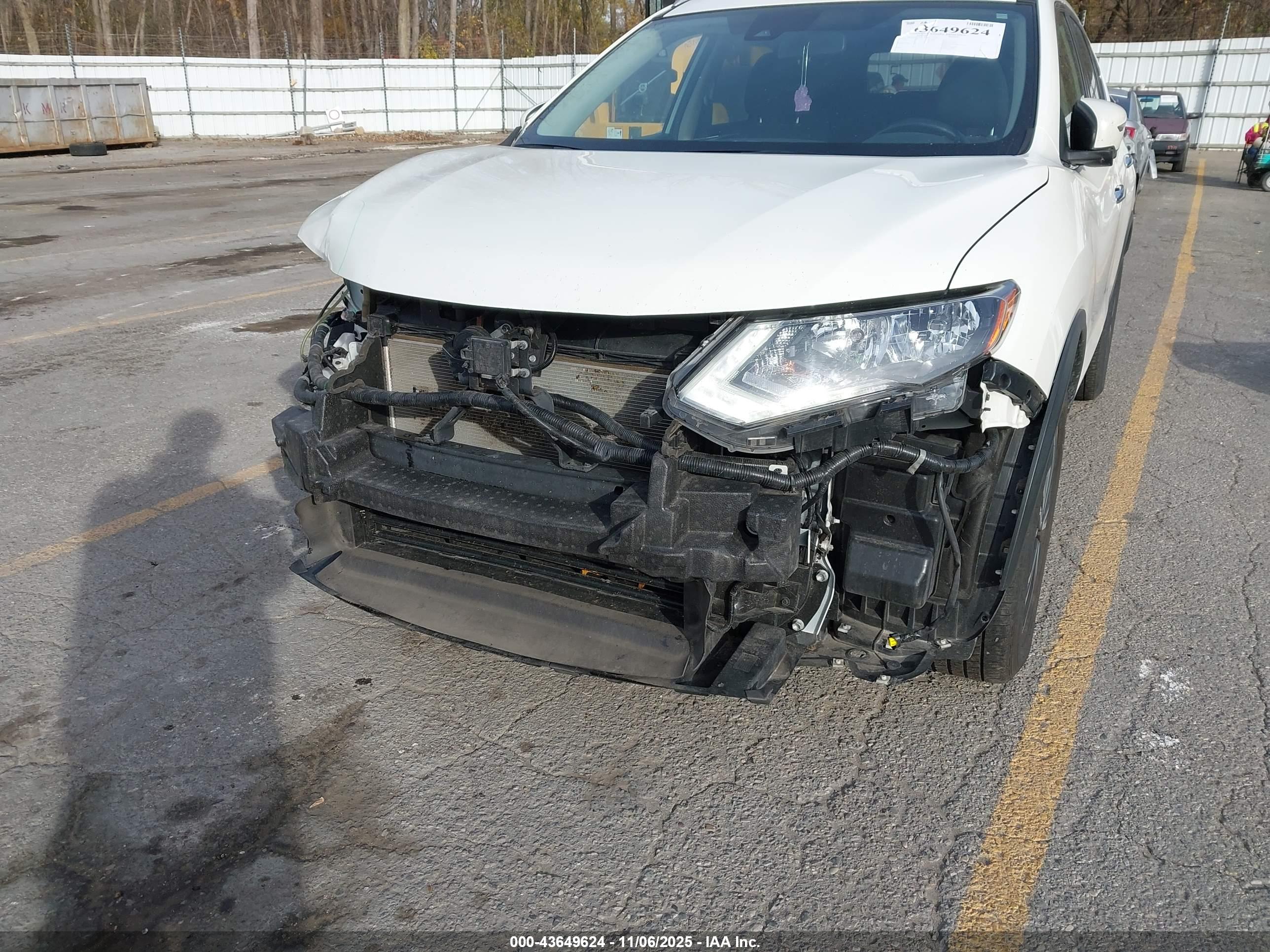 NISSAN ROGUE image 6