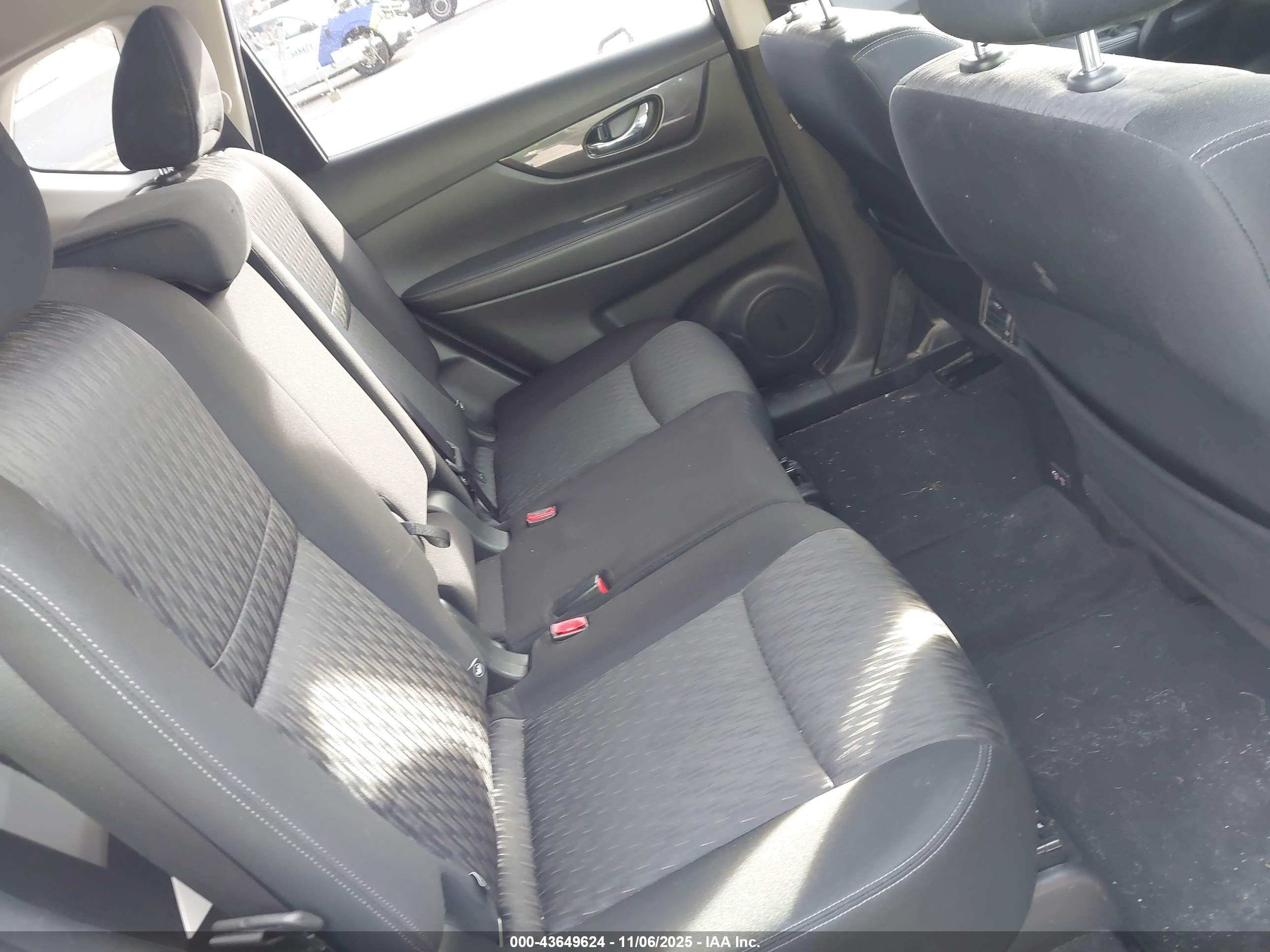 NISSAN ROGUE image 8