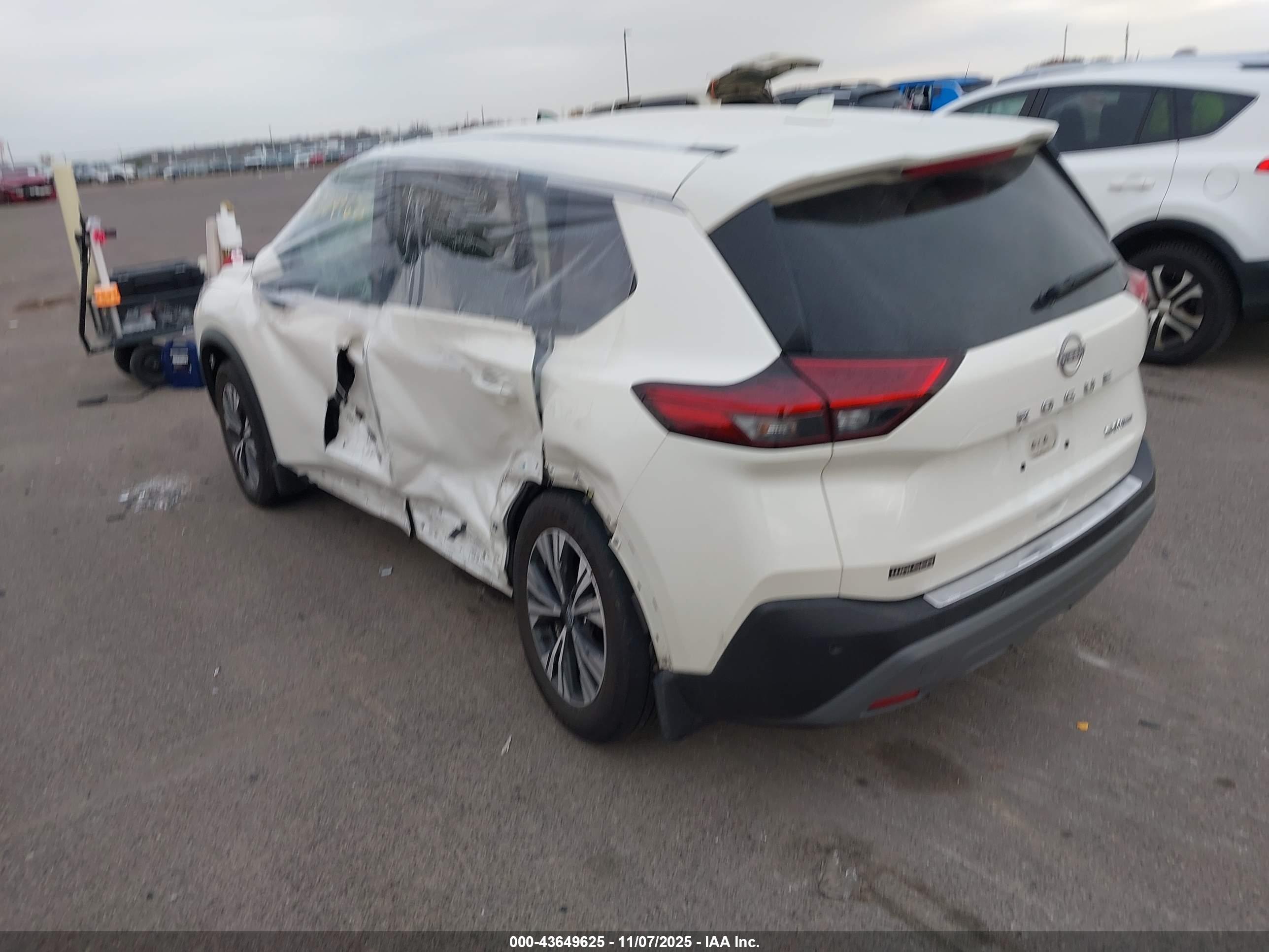 NISSAN ROGUE image 3