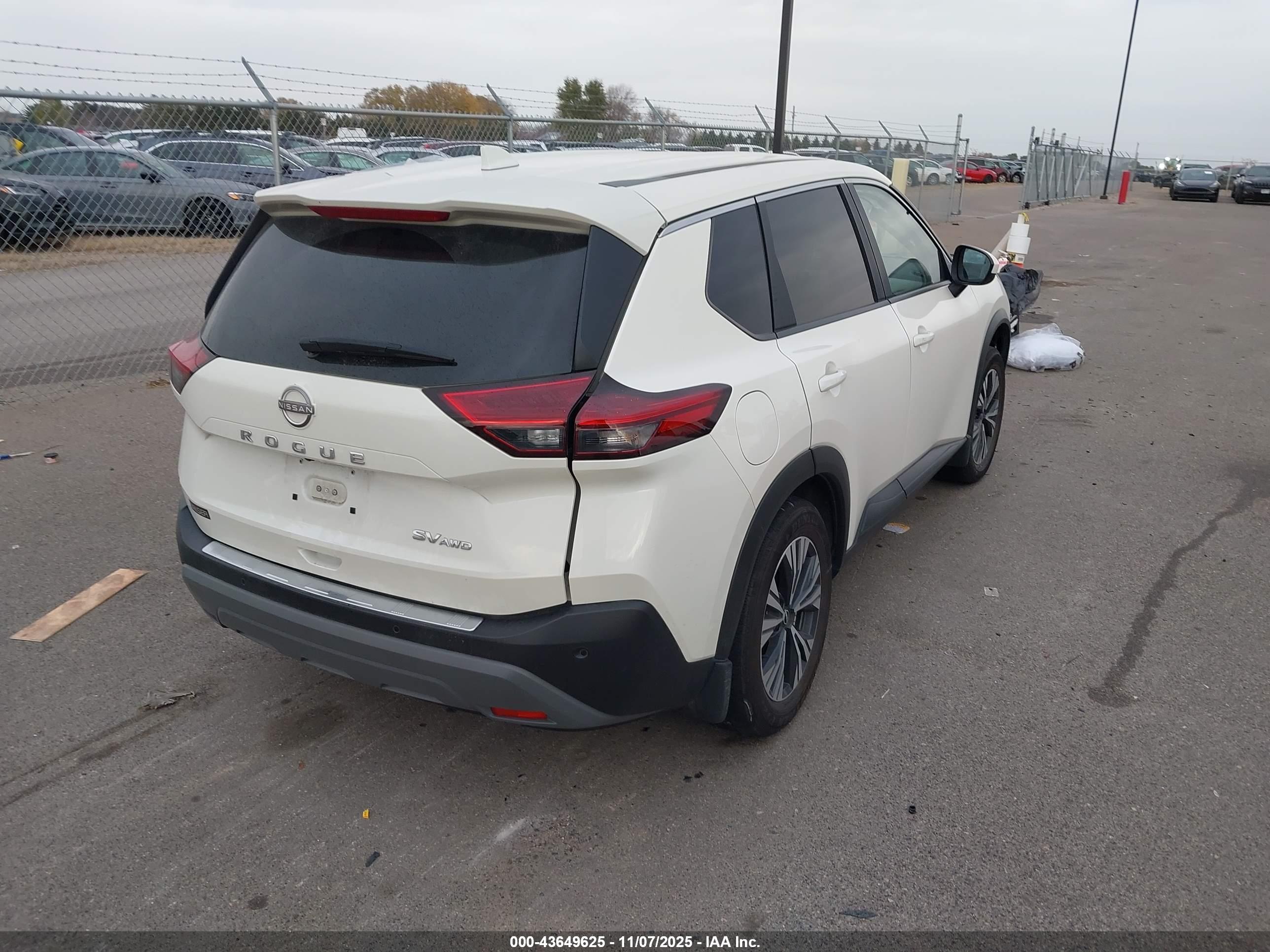 NISSAN ROGUE image 4