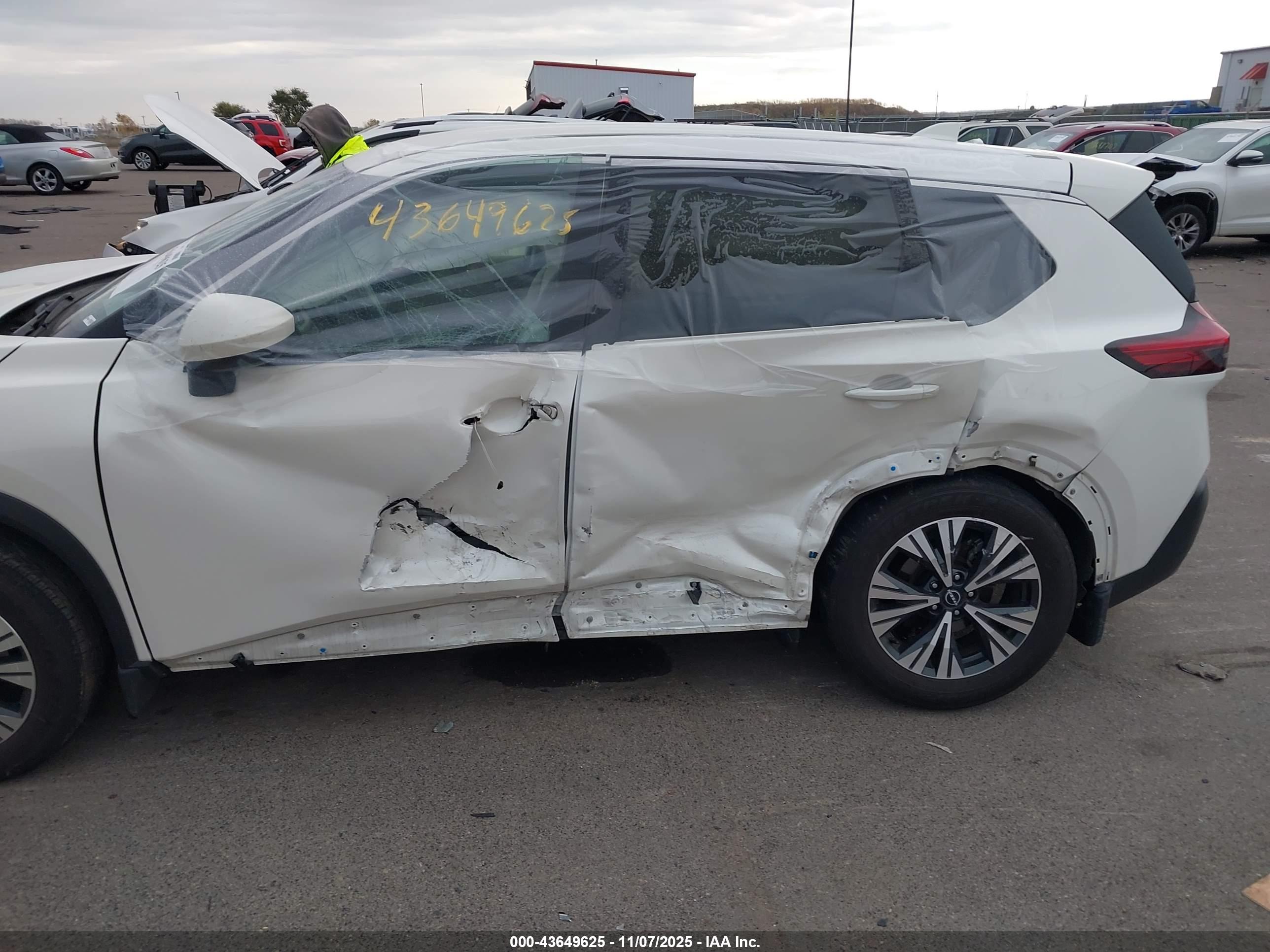 NISSAN ROGUE image 6