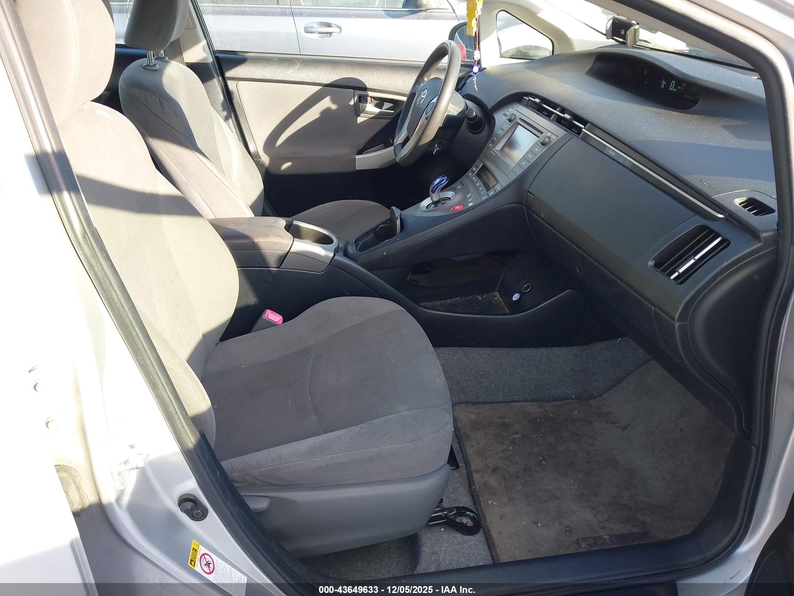 TOYOTA PRIUS image 5