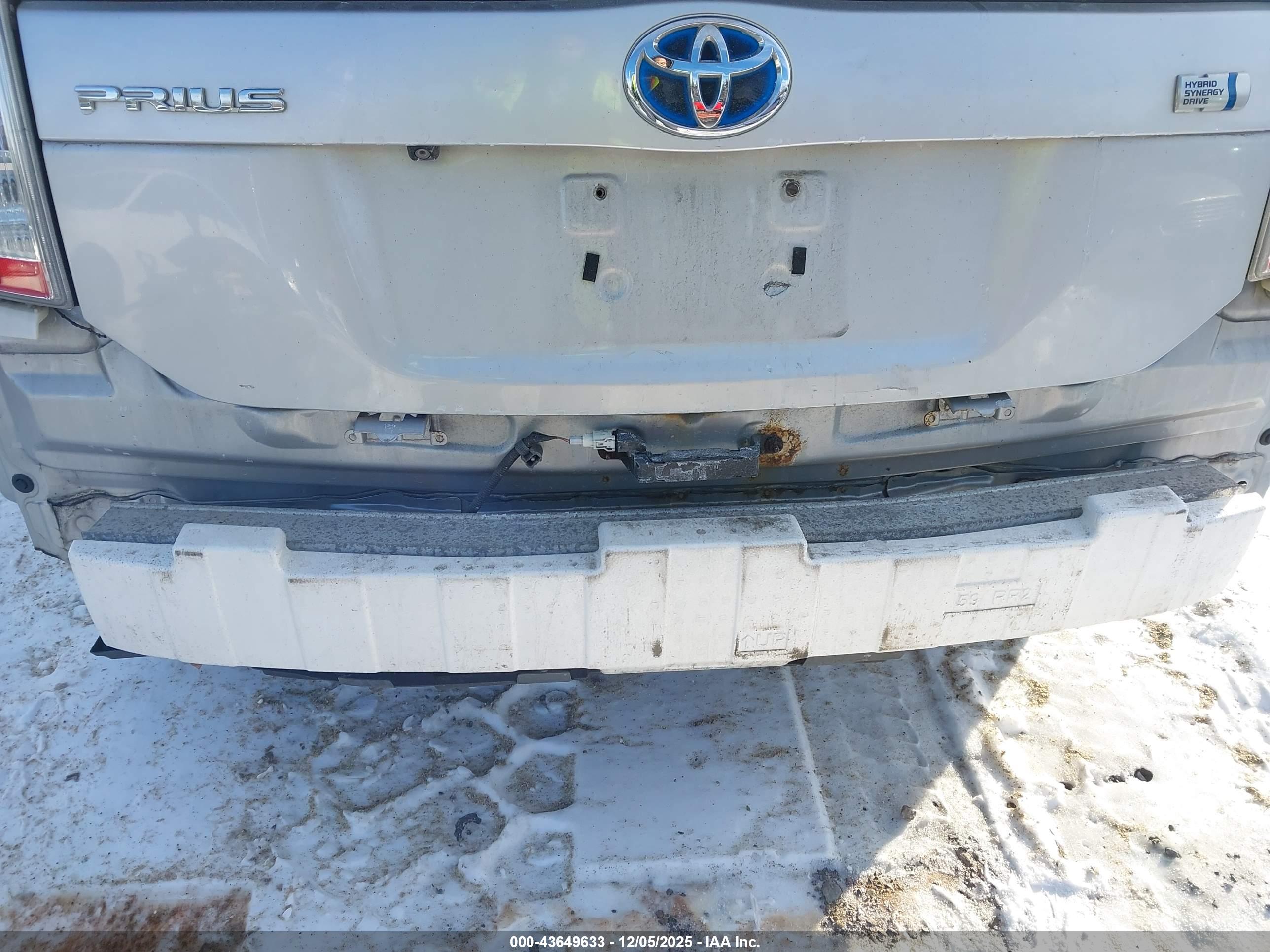 TOYOTA PRIUS image 6