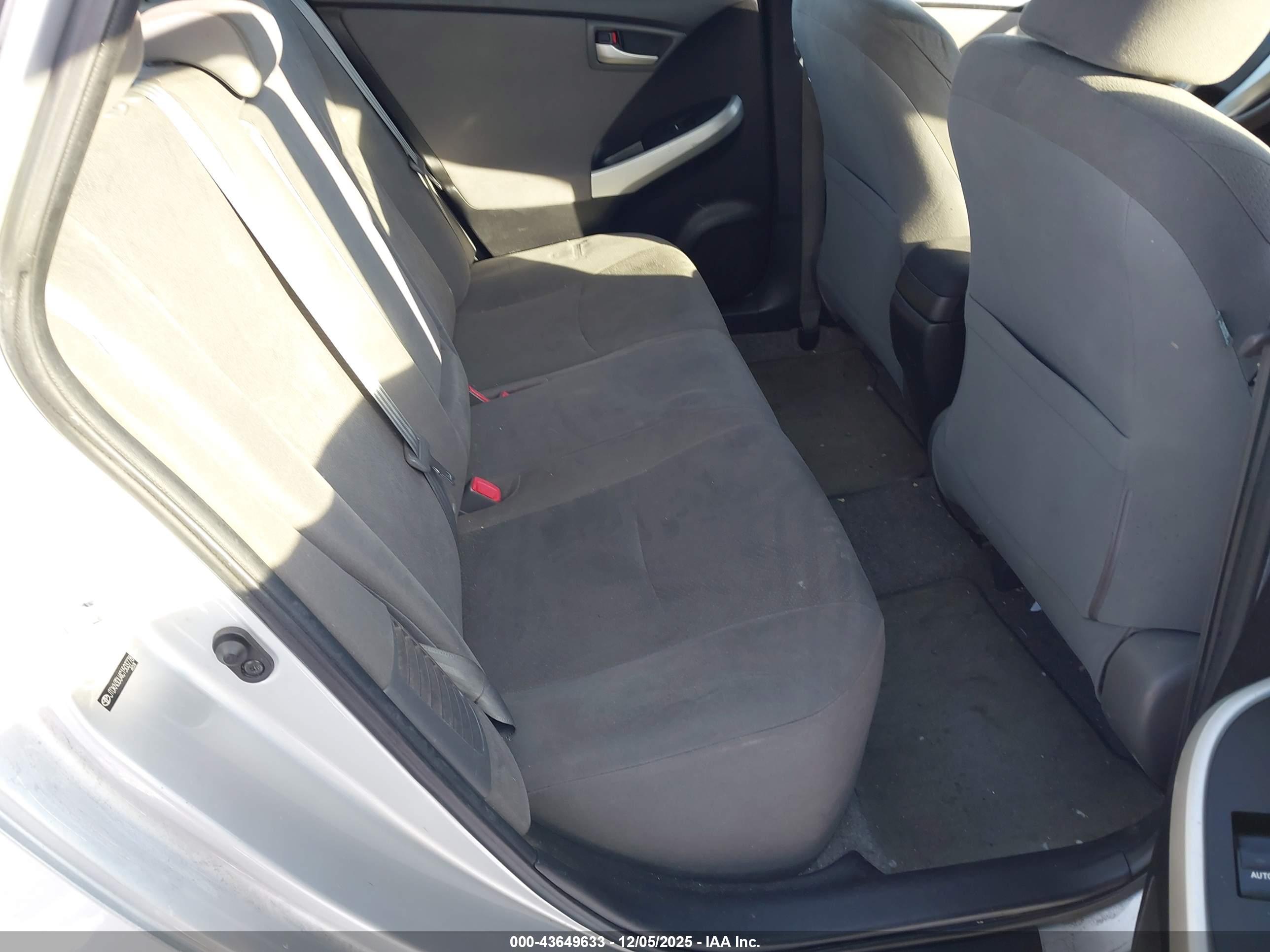 TOYOTA PRIUS image 8