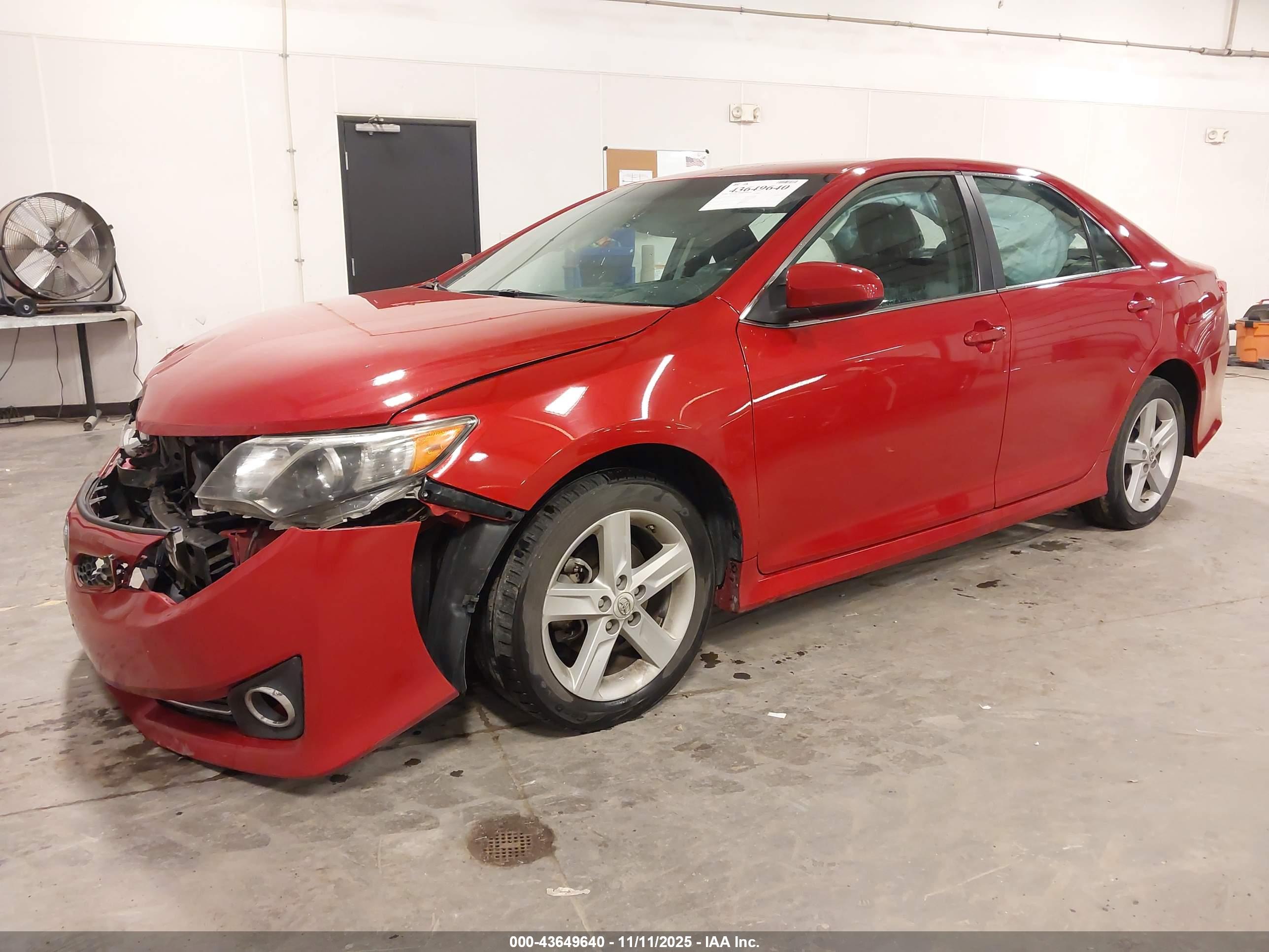TOYOTA CAMRY image 2