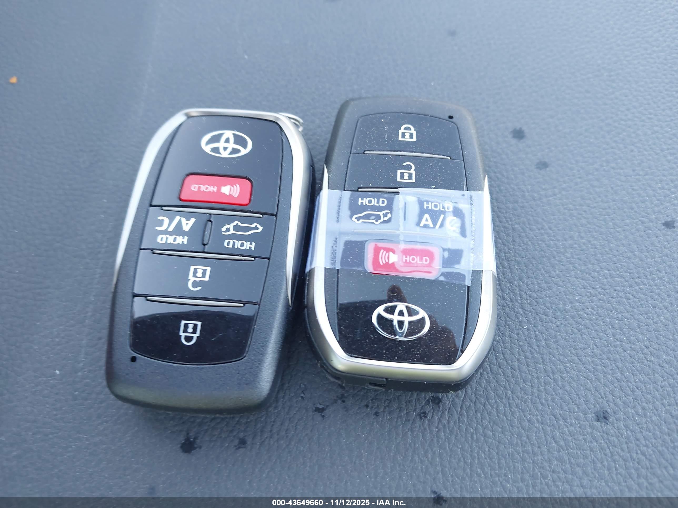 TOYOTA RAV4 image 11