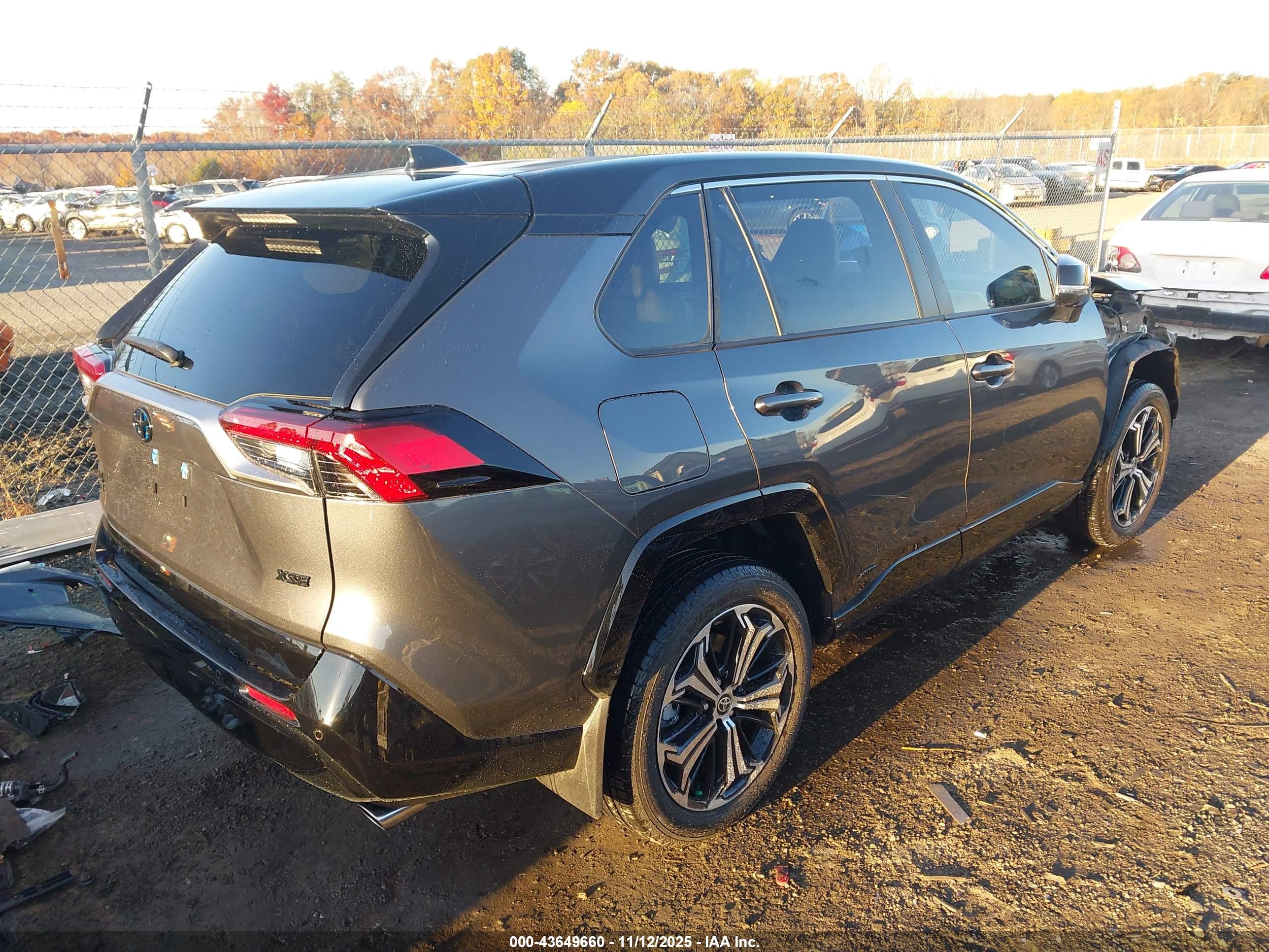 TOYOTA RAV4 image 4