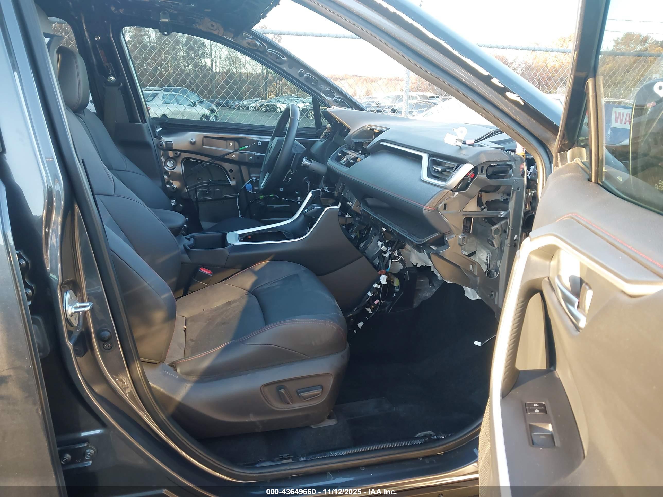 TOYOTA RAV4 image 5