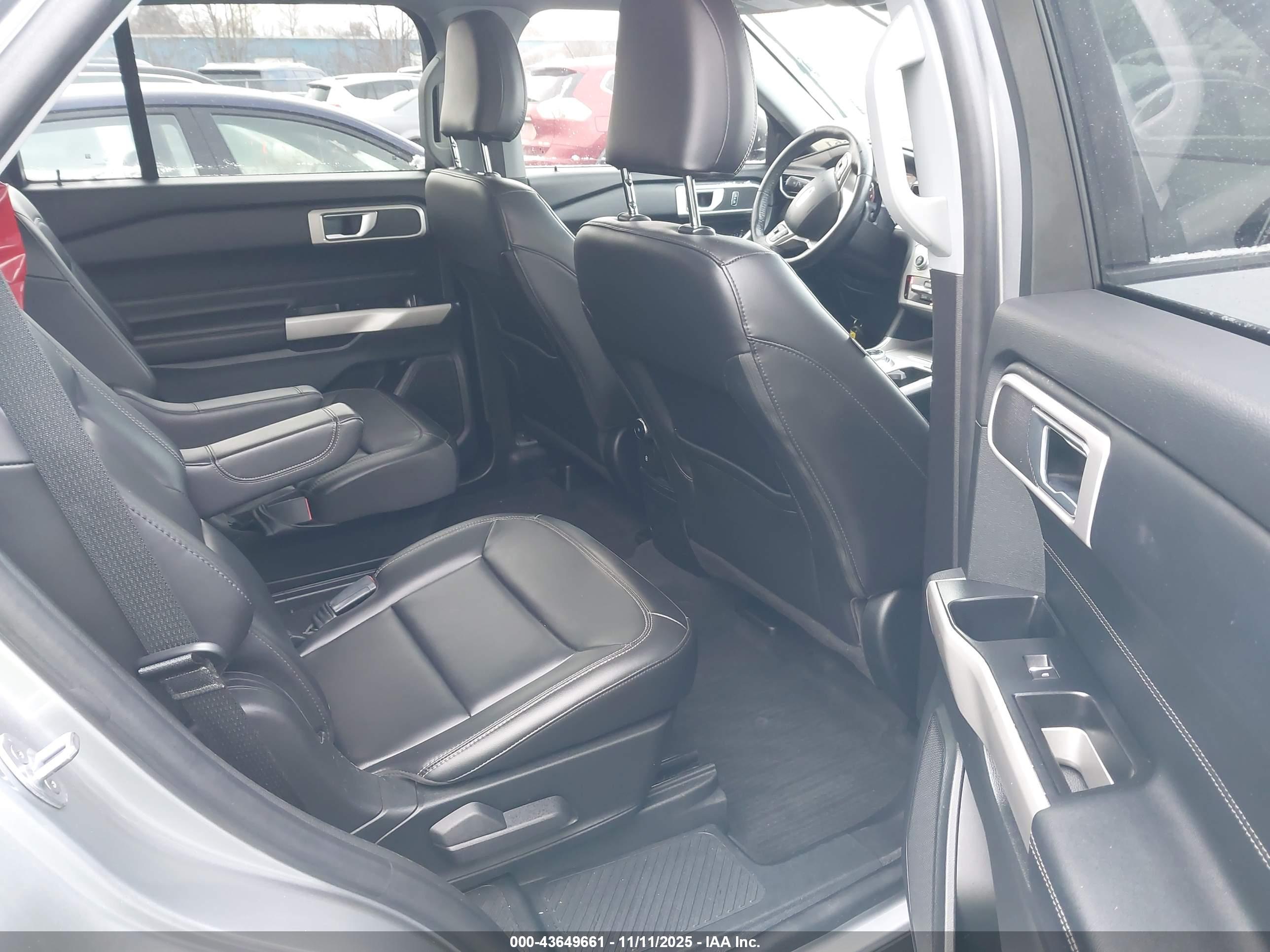 FORD EXPLORER image 8