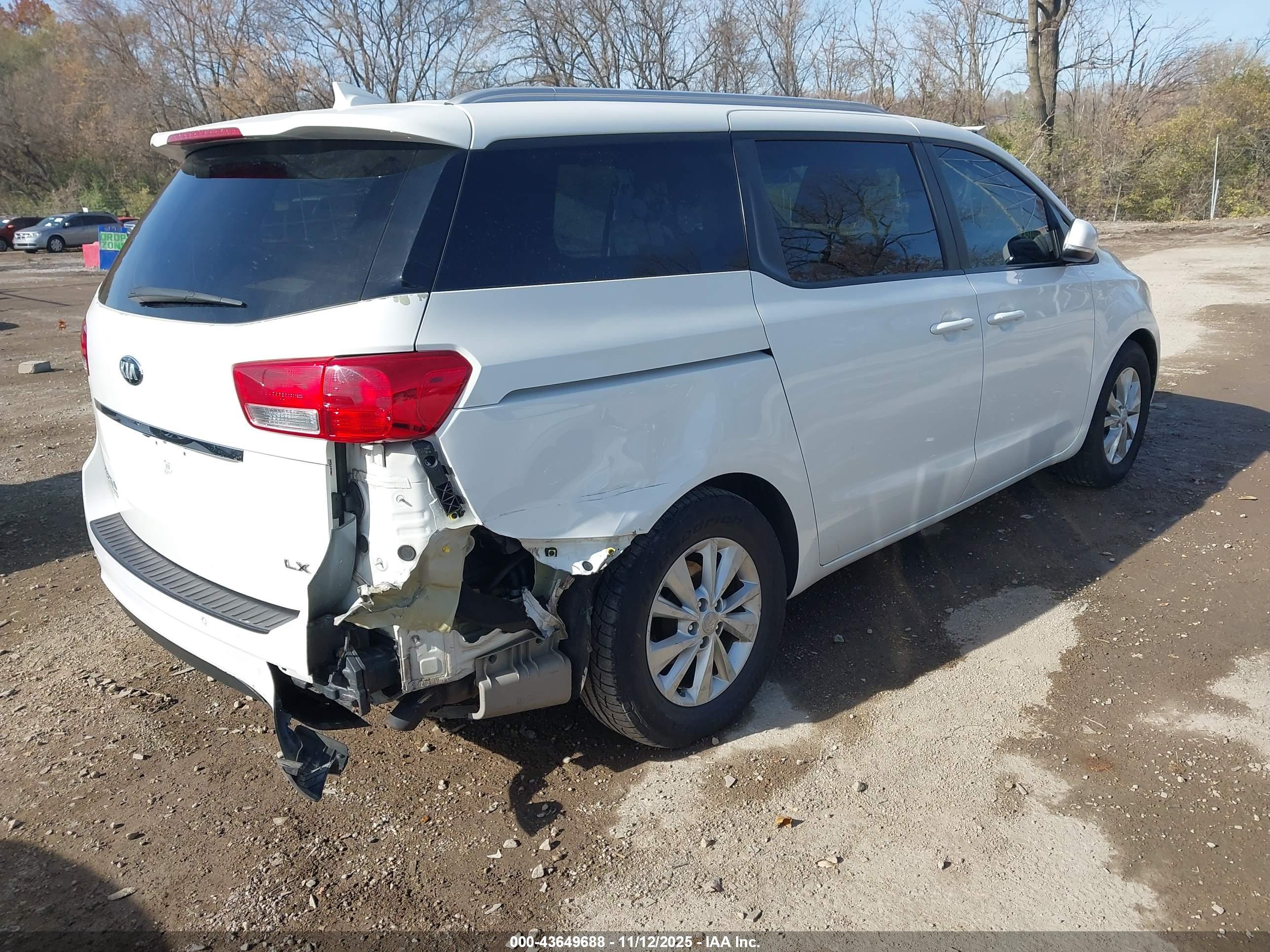 KIA SEDONA image 4