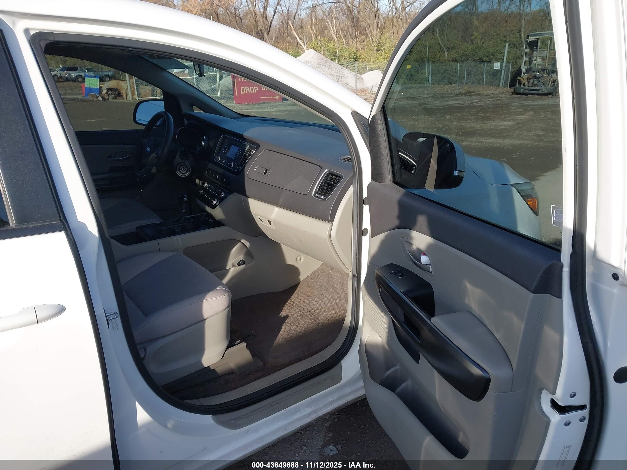 KIA SEDONA image 5