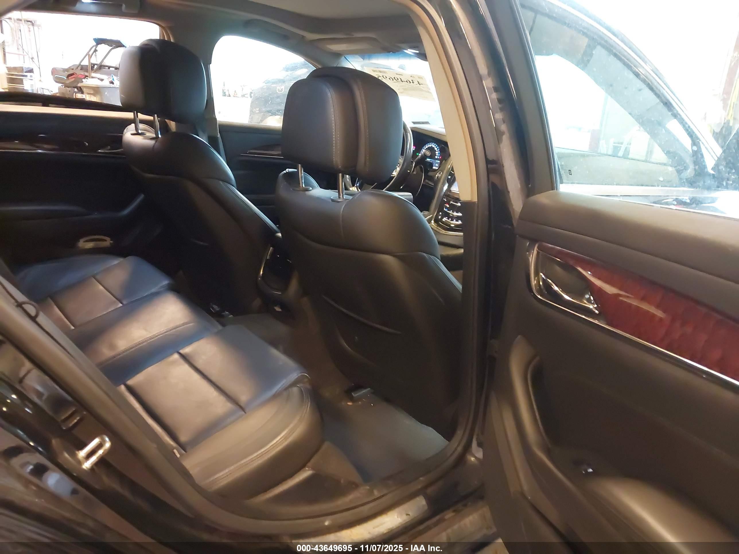 CADILLAC CTS image 8