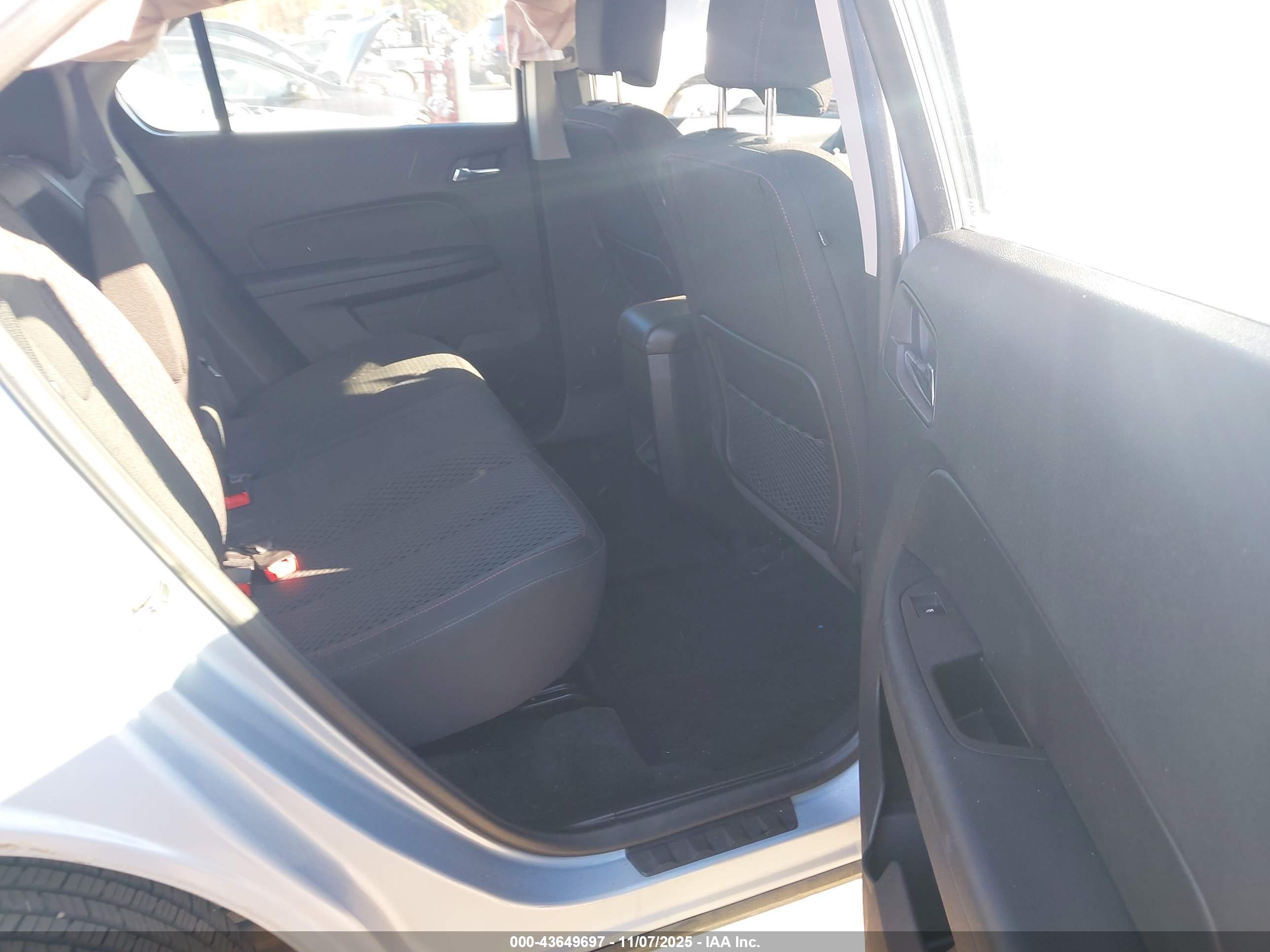 CHEVROLET EQUINOX image 8