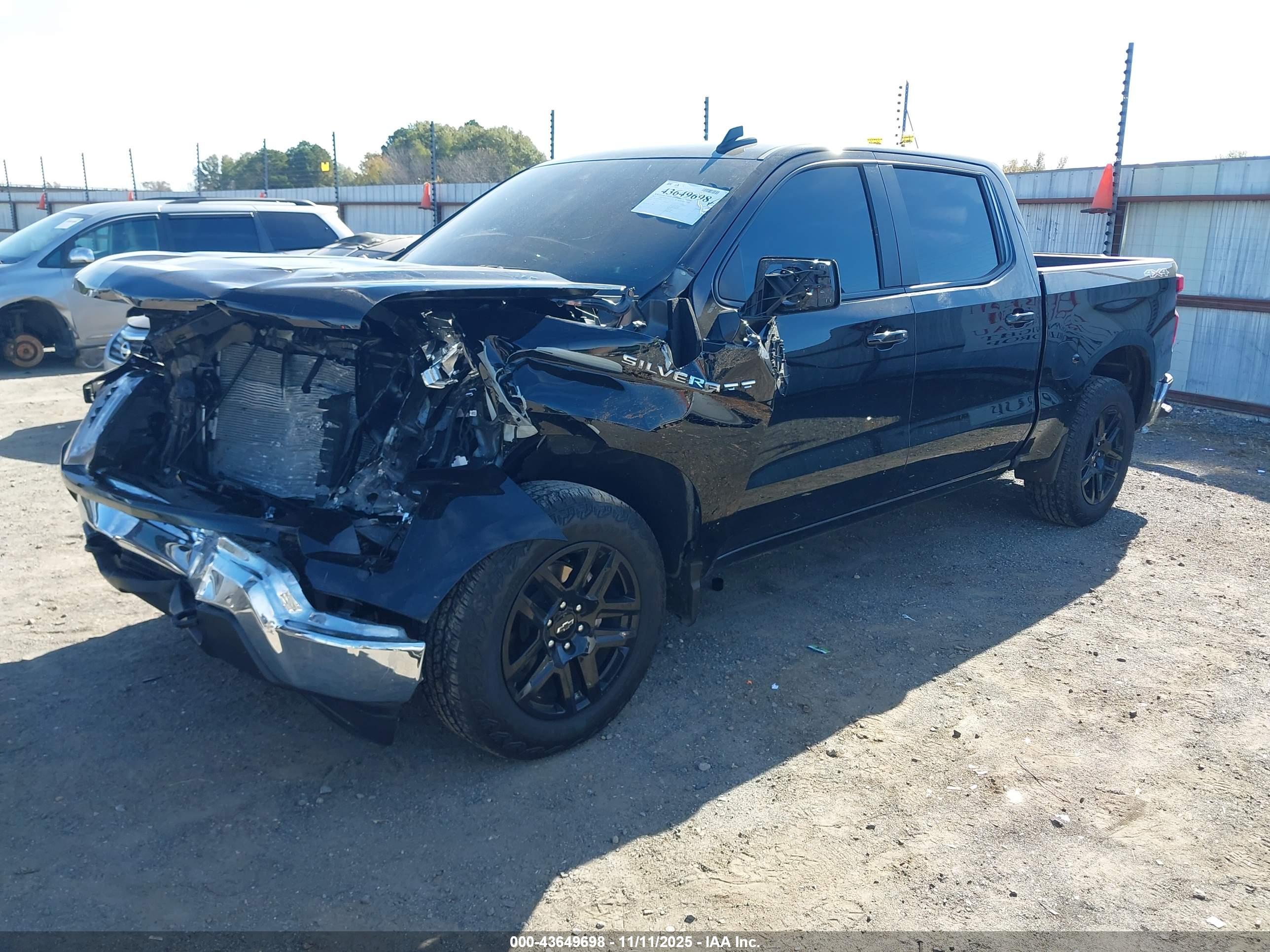 CHEVROLET SILVERADO image 2