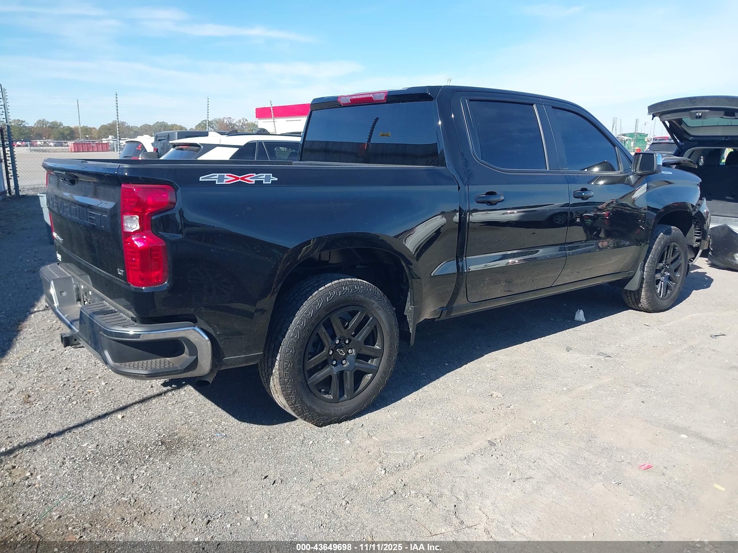 CHEVROLET SILVERADO image 4