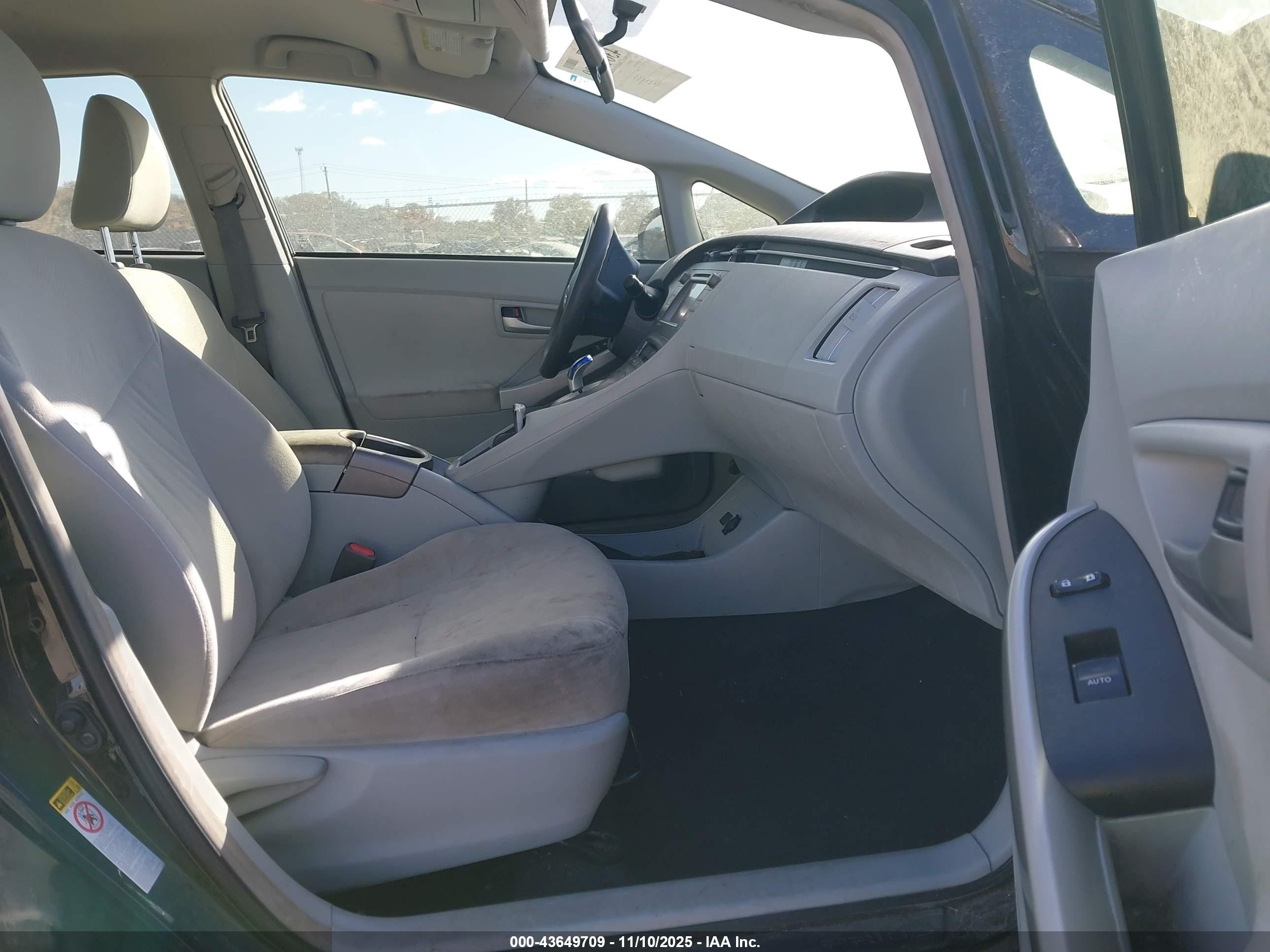 TOYOTA PRIUS image 5
