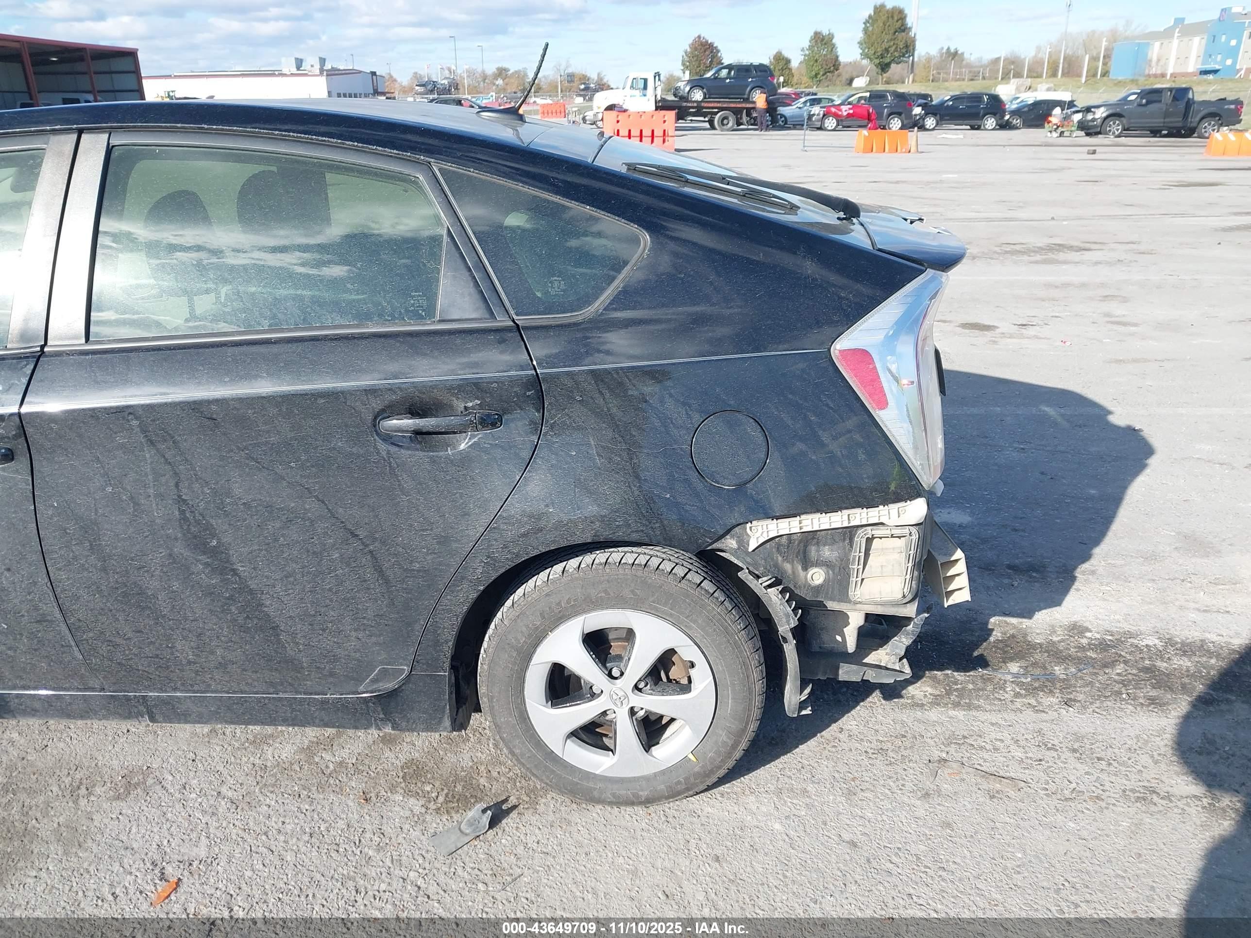 TOYOTA PRIUS image 6