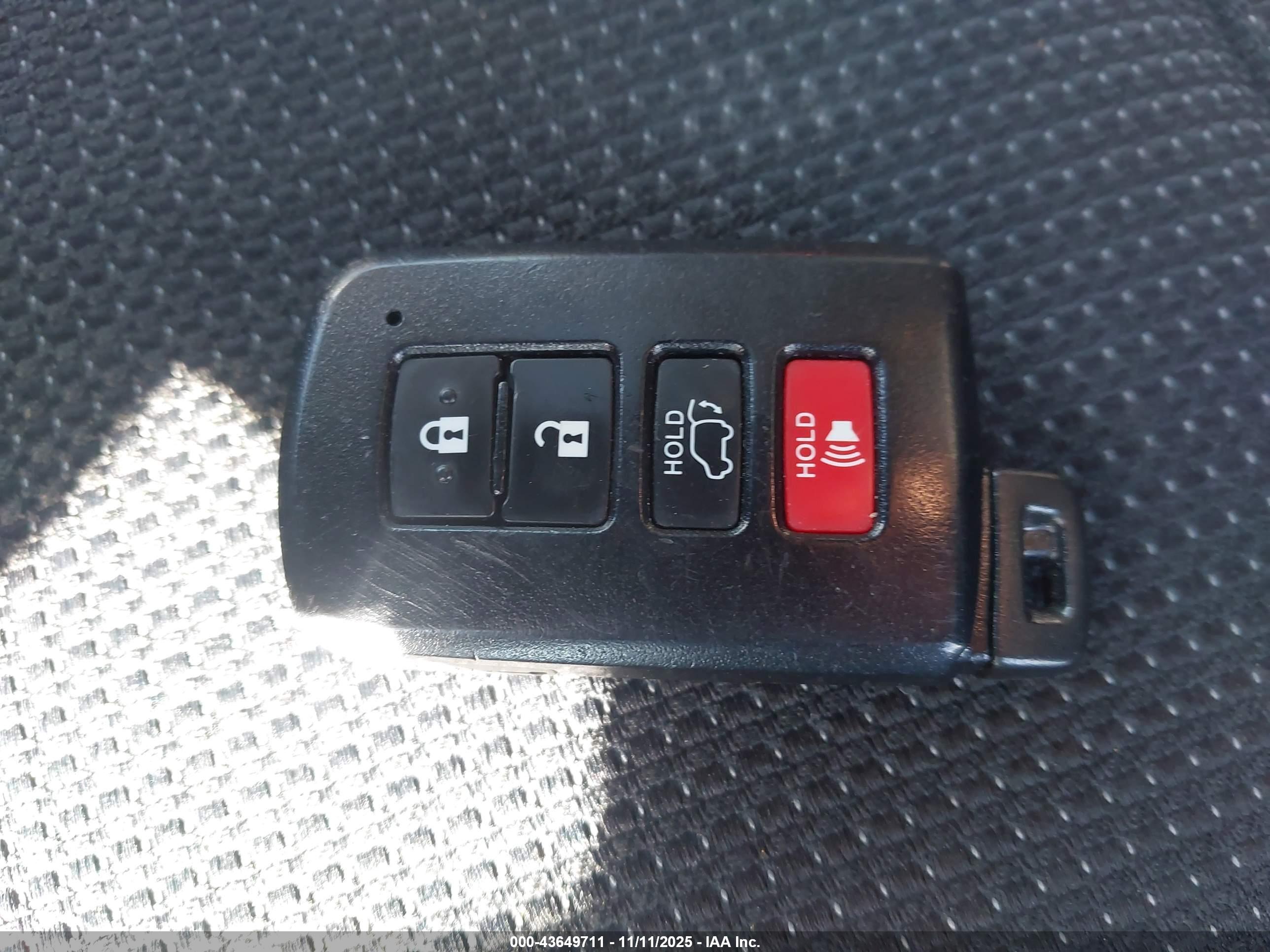 TOYOTA RAV4 image 11