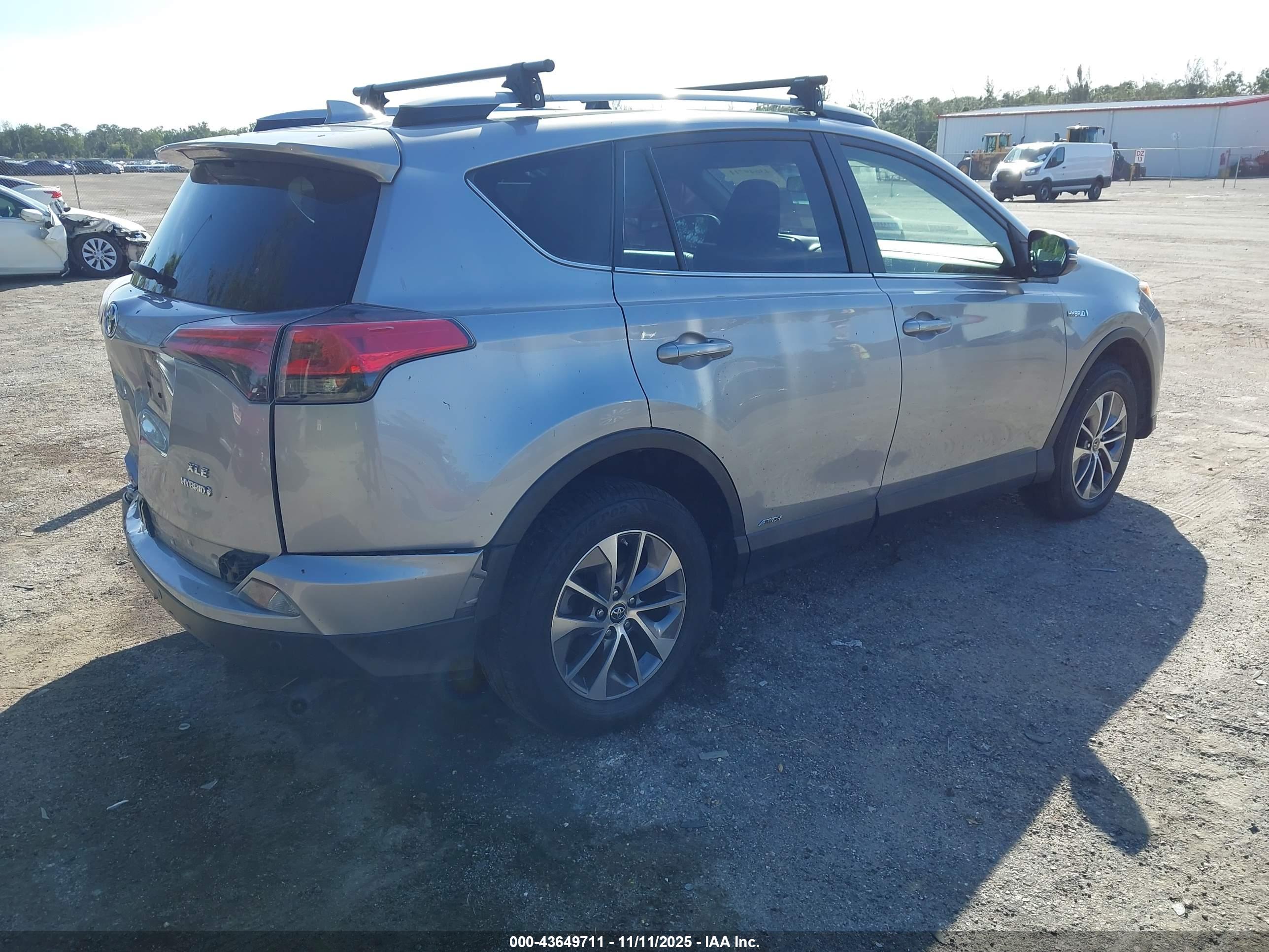 TOYOTA RAV4 image 4