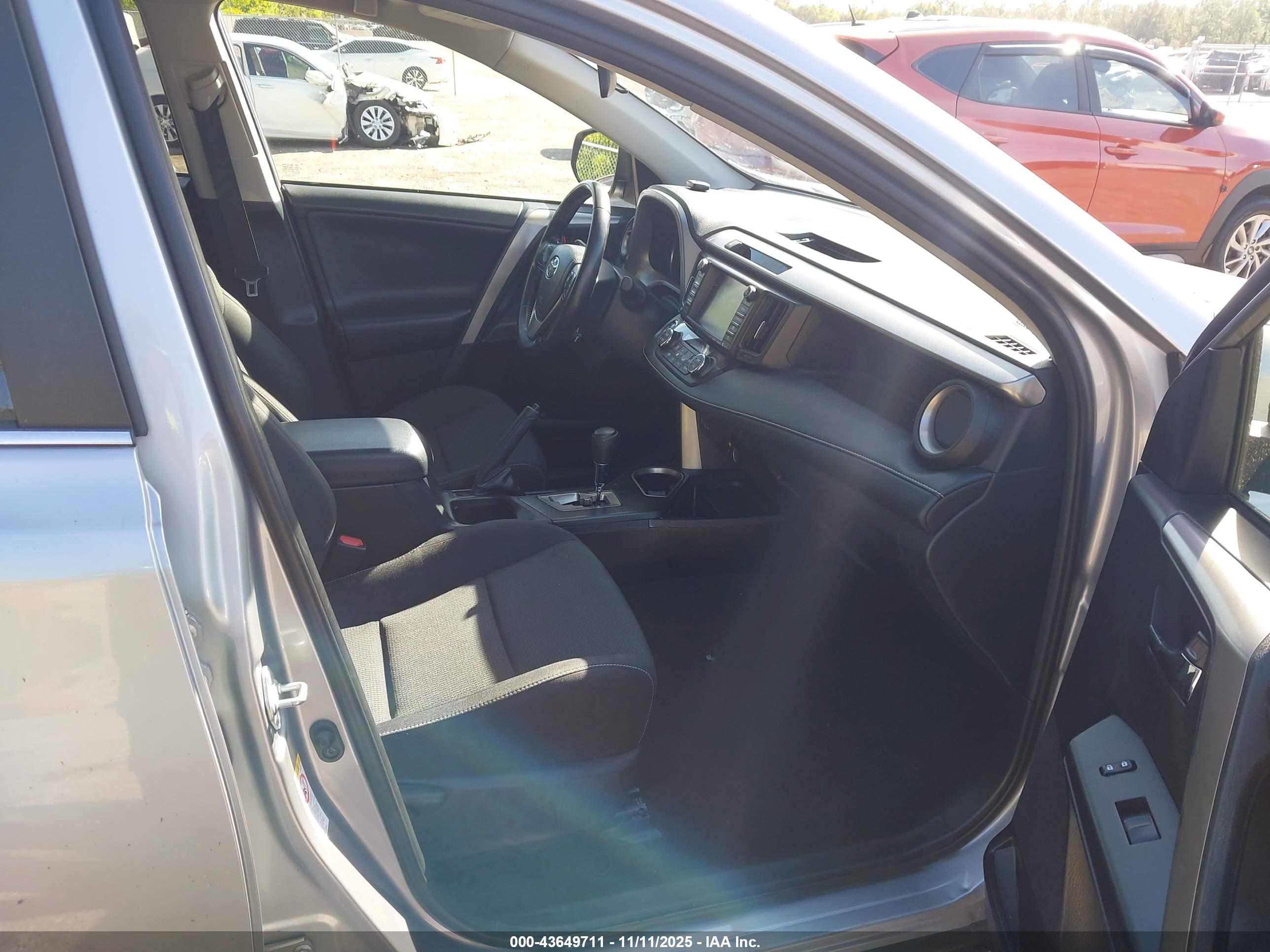 TOYOTA RAV4 image 5