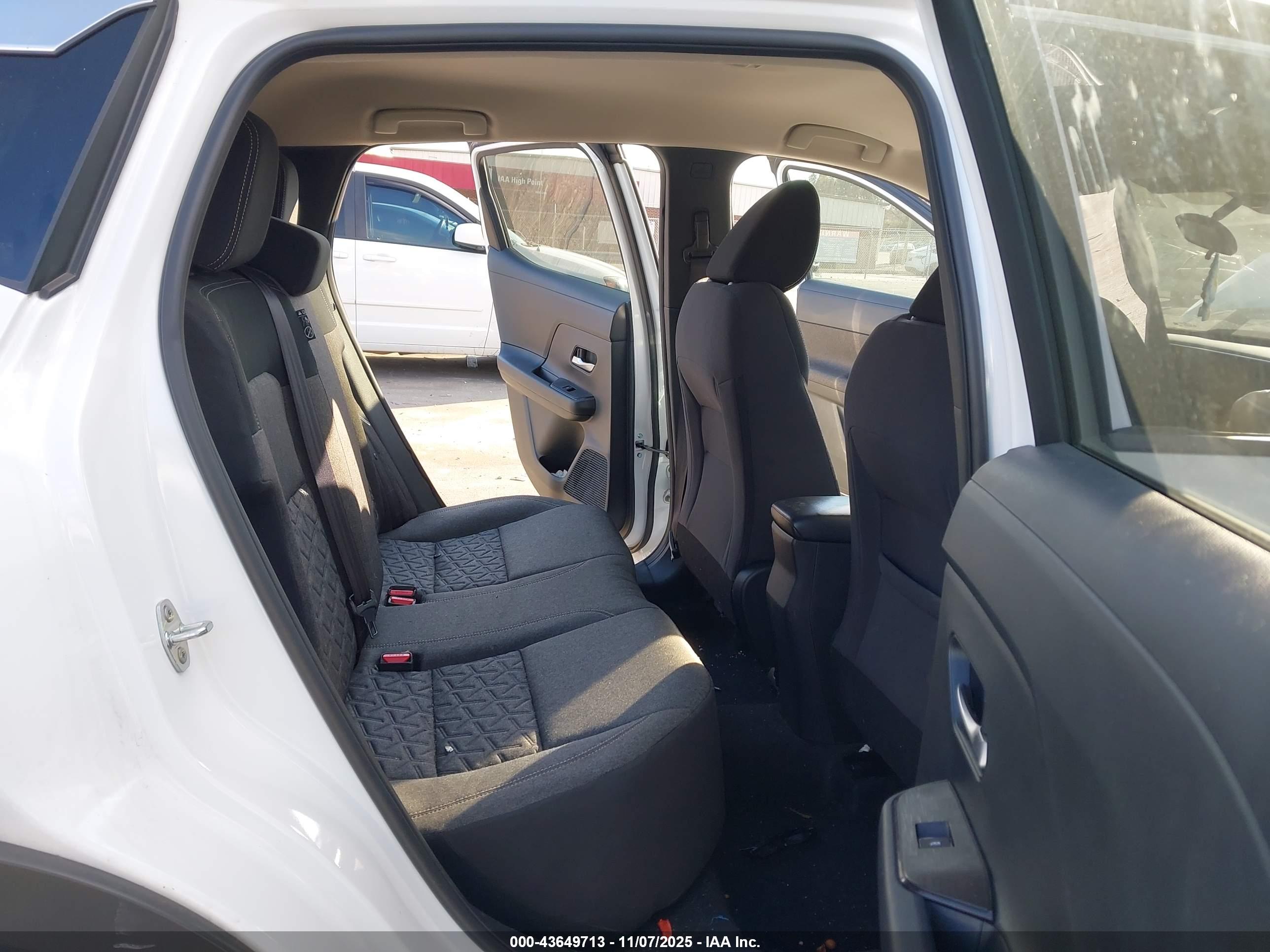 NISSAN KICKS image 8
