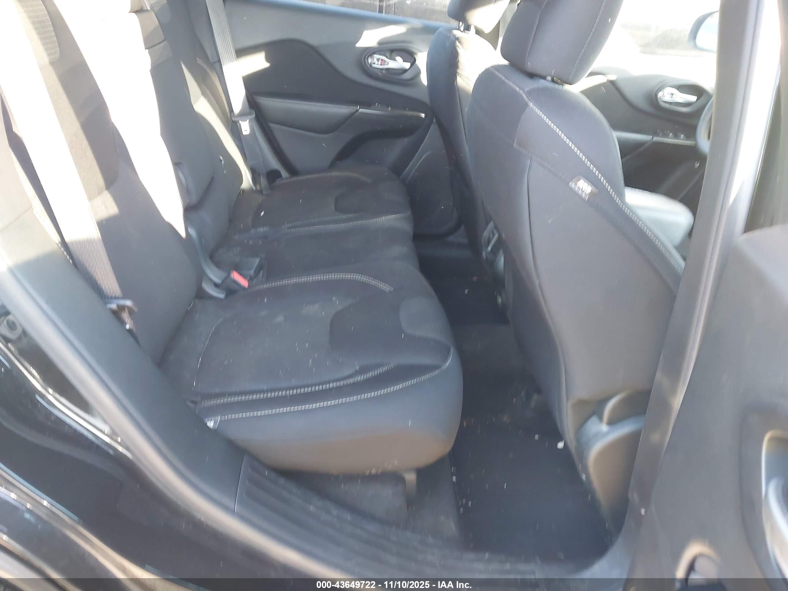 JEEP CHEROKEE image 8