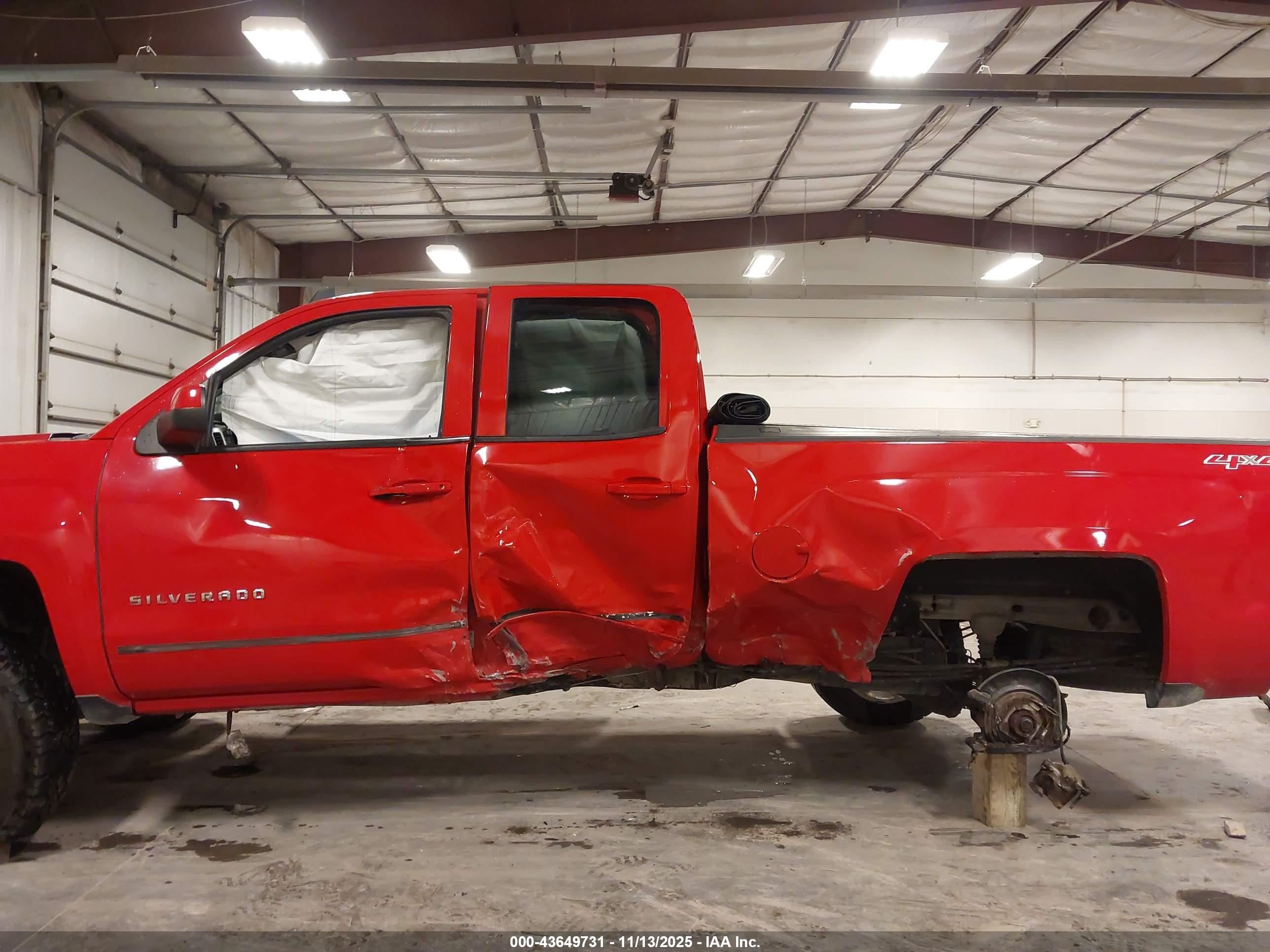 CHEVROLET SILVERADO image 6