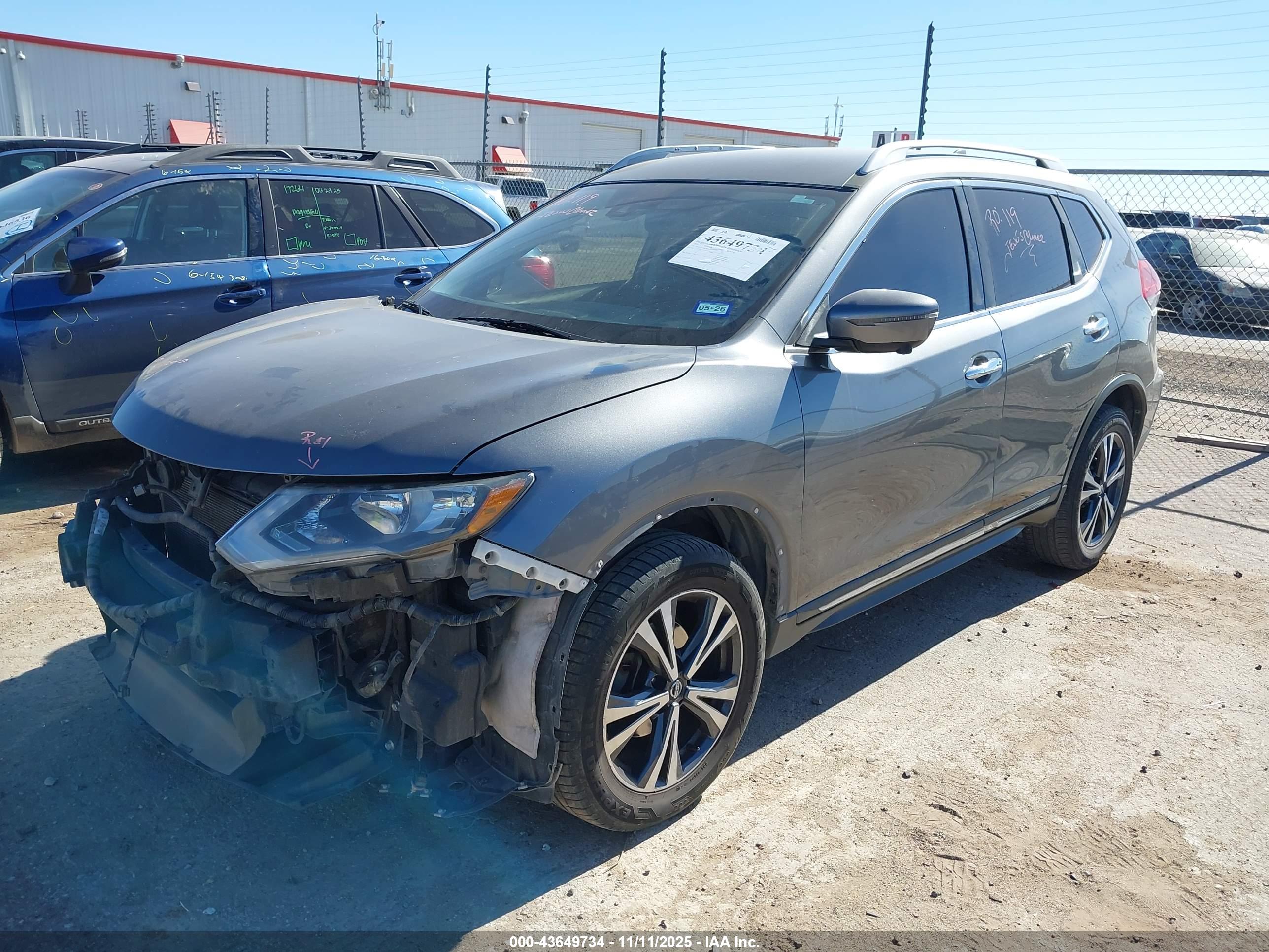 NISSAN ROGUE image 2