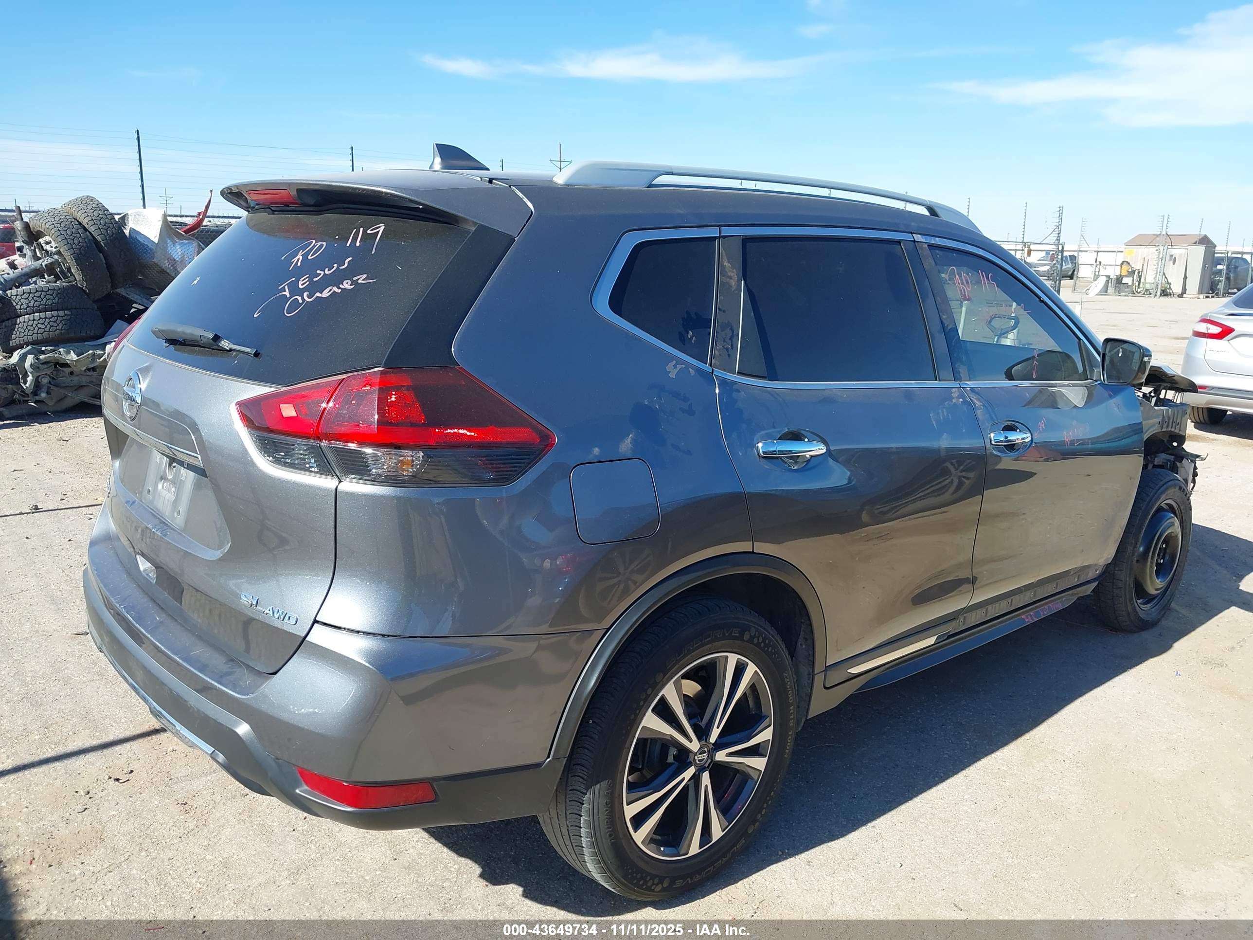 NISSAN ROGUE image 4