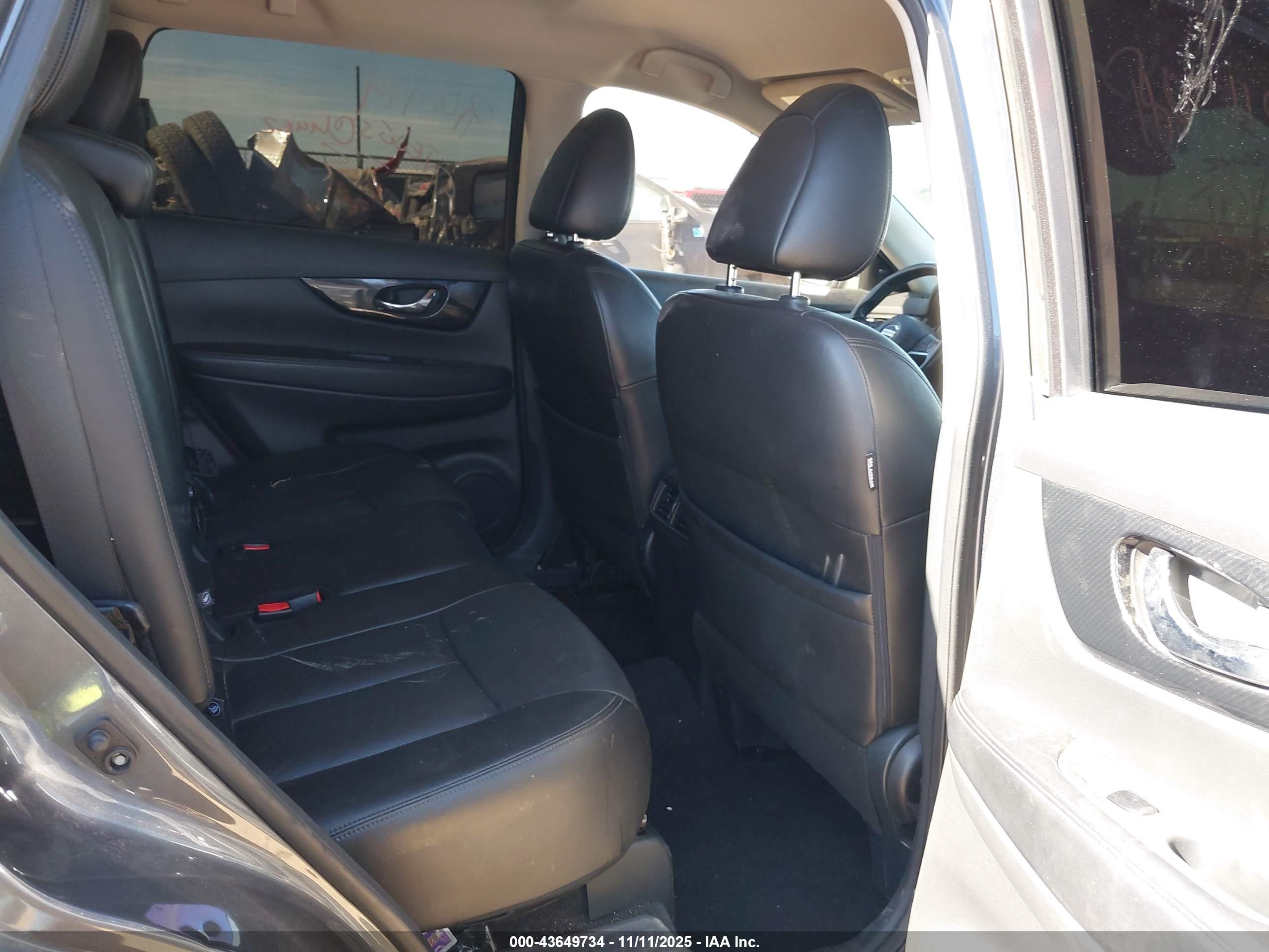 NISSAN ROGUE image 8
