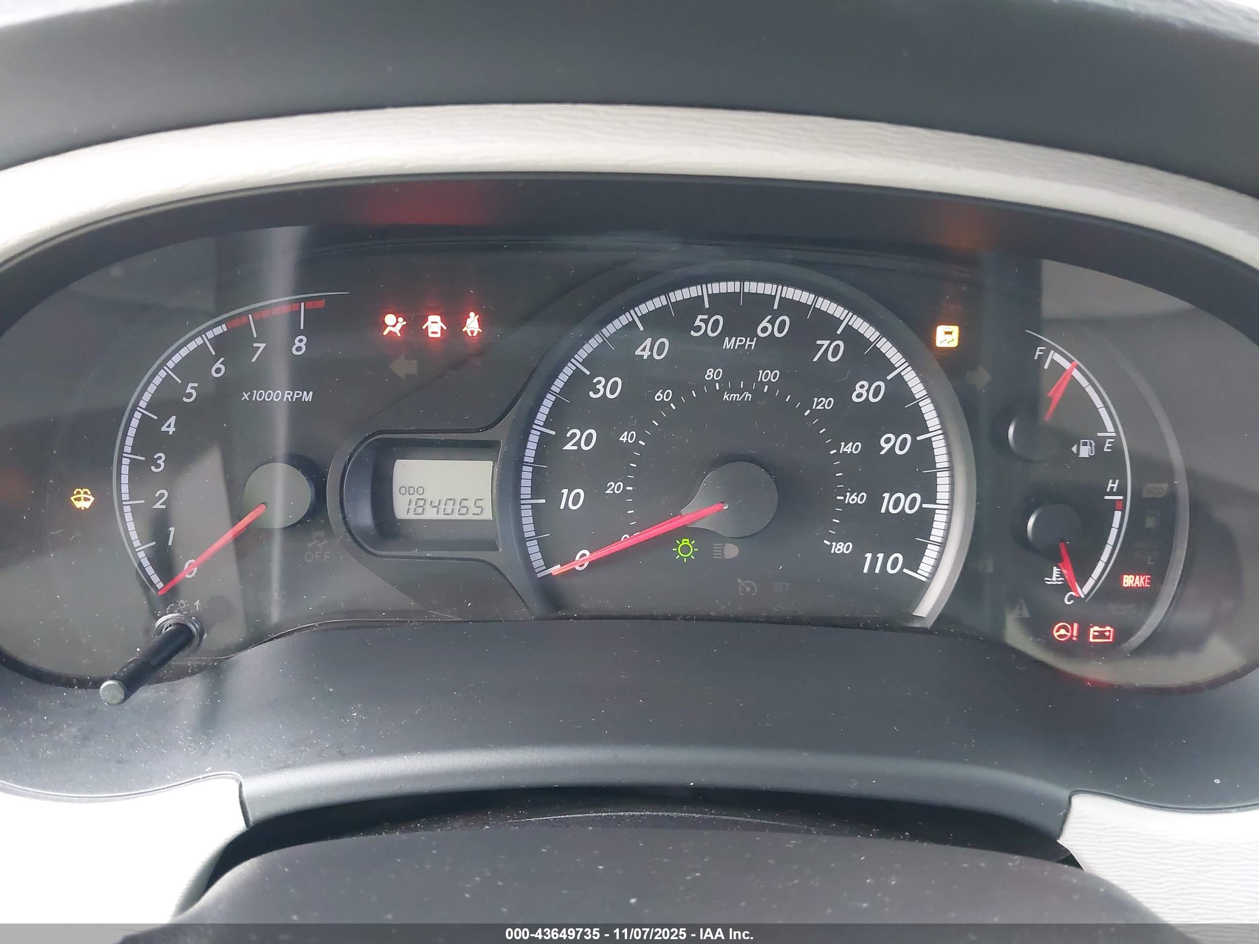 TOYOTA SIENNA image 7
