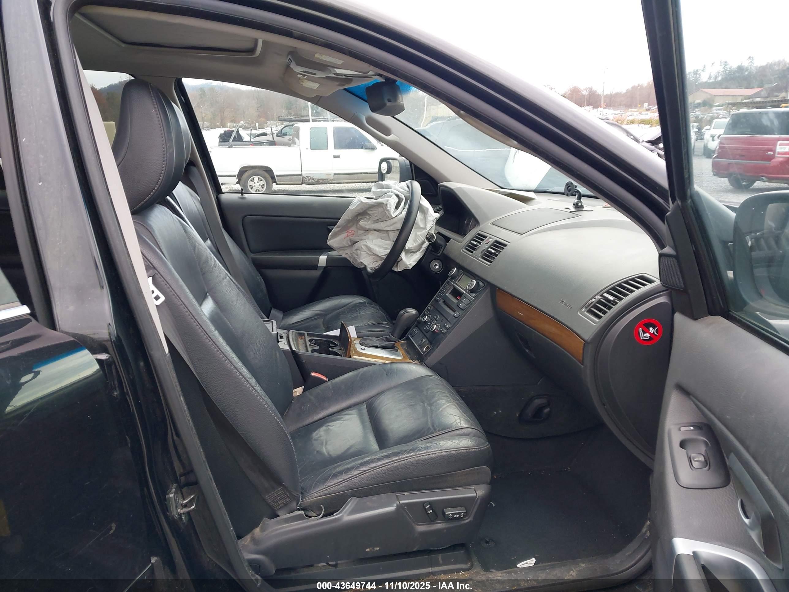 VOLVO XC90 image 5