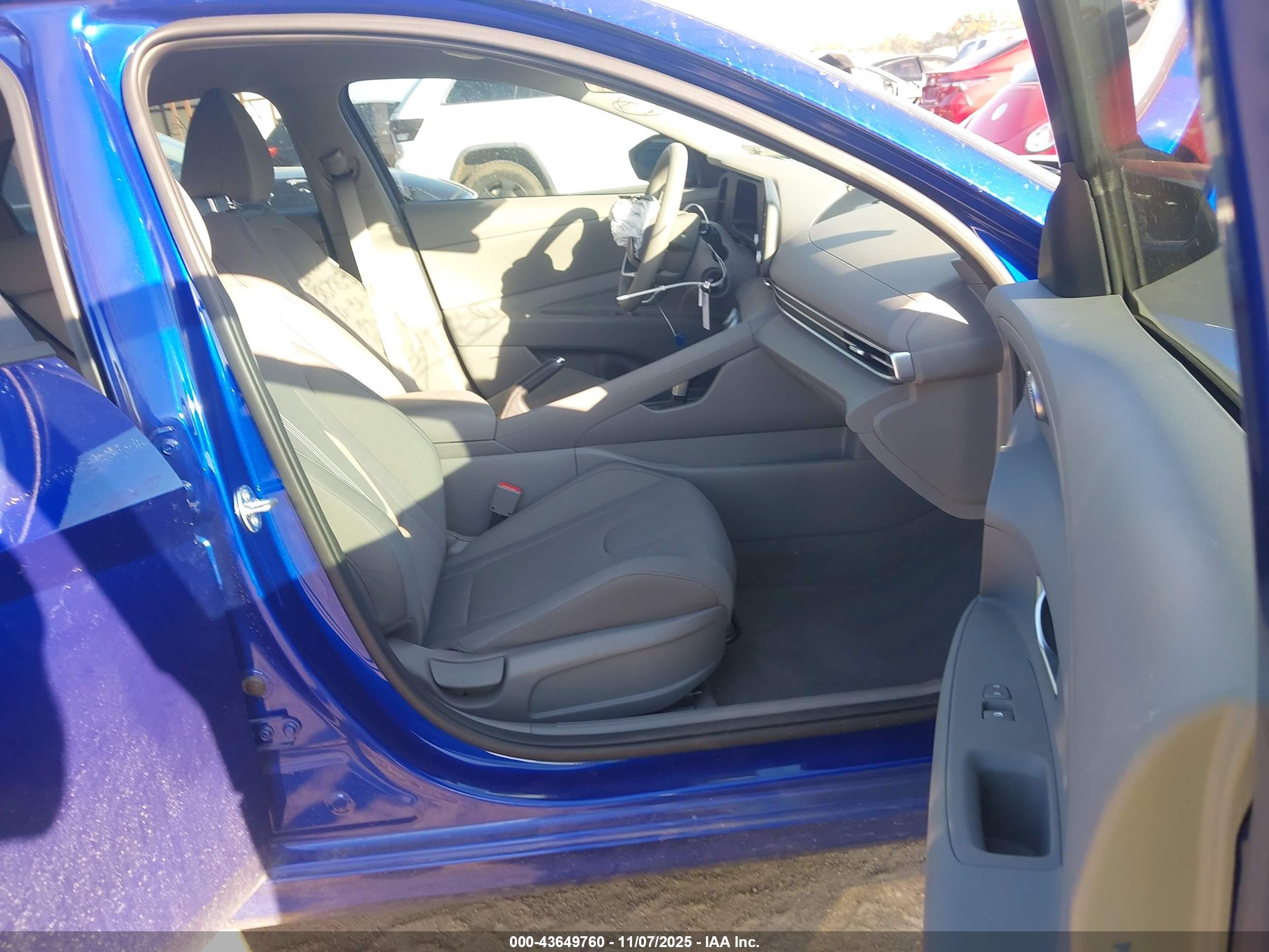 HYUNDAI ELANTRA image 5
