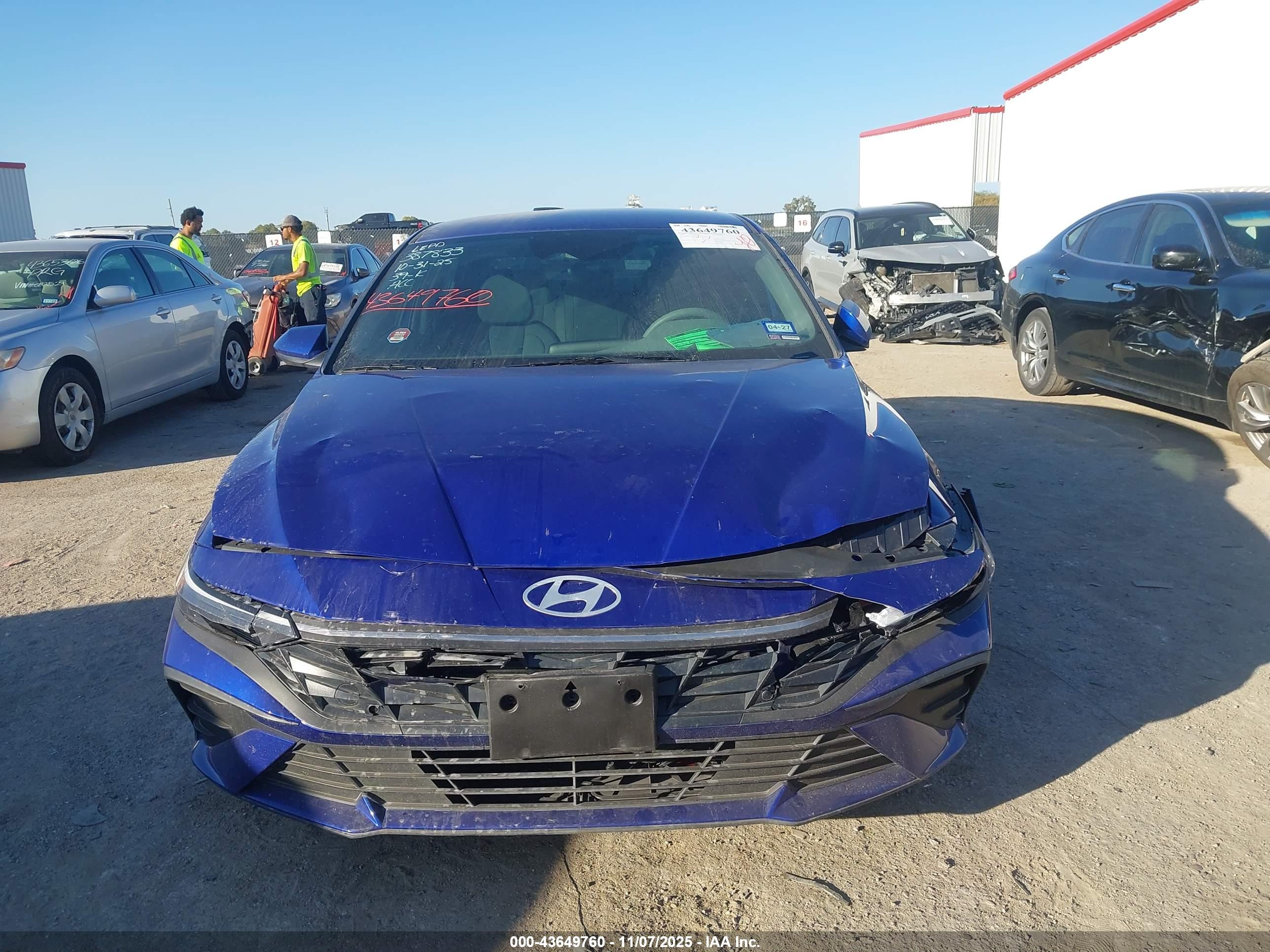 HYUNDAI ELANTRA image 6