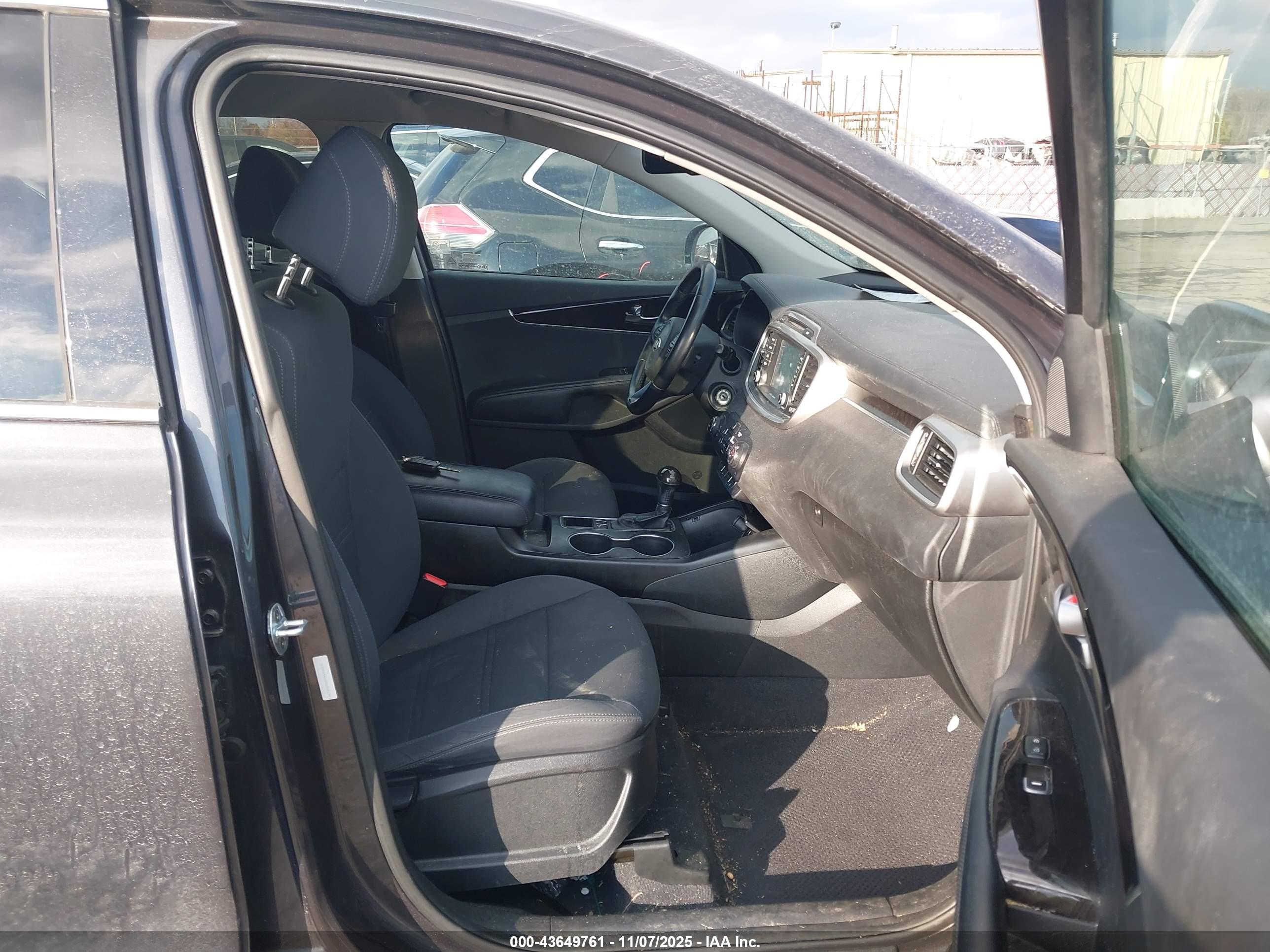 KIA SORENTO image 5