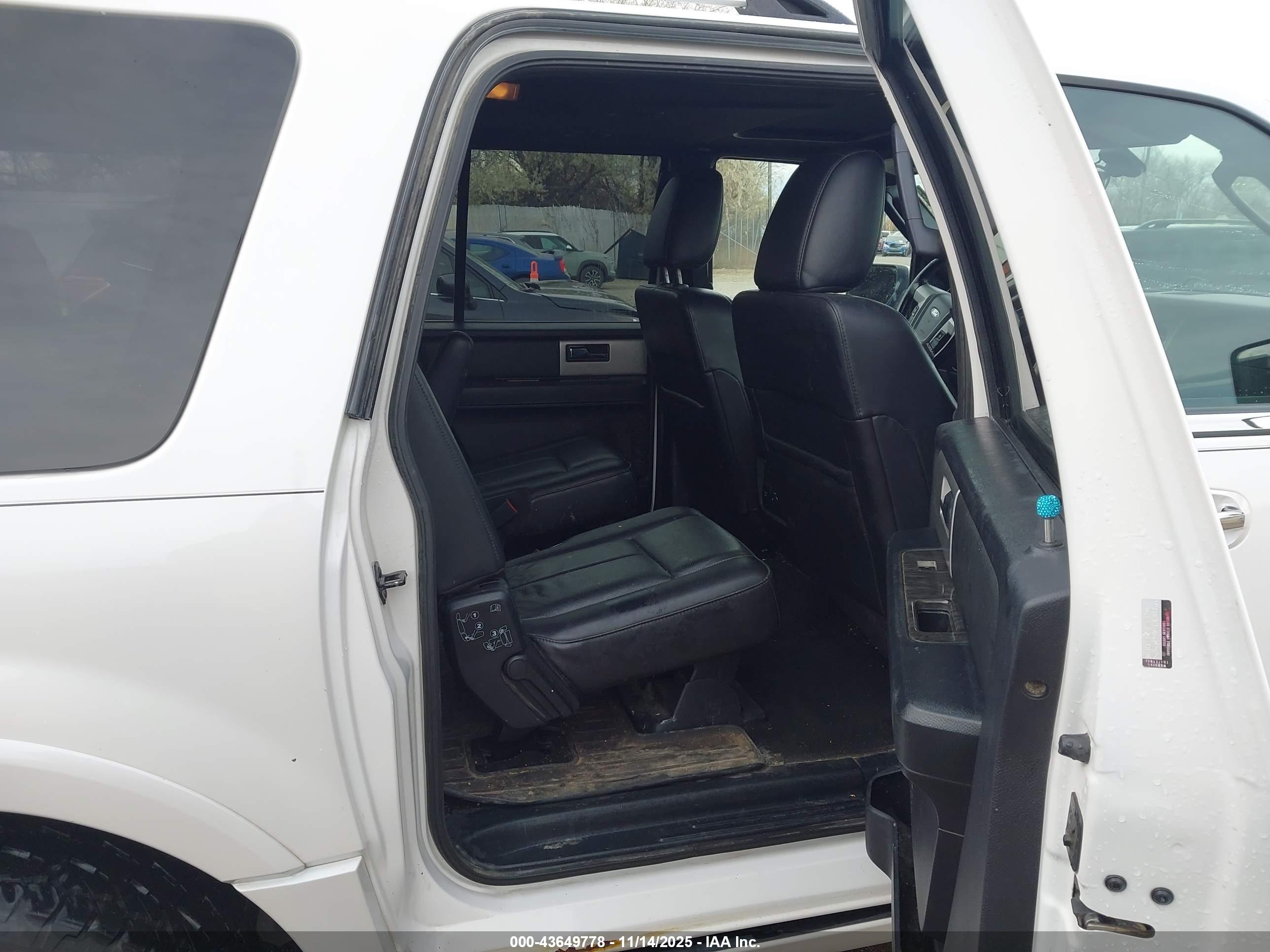 FORD EXPEDITION image 8