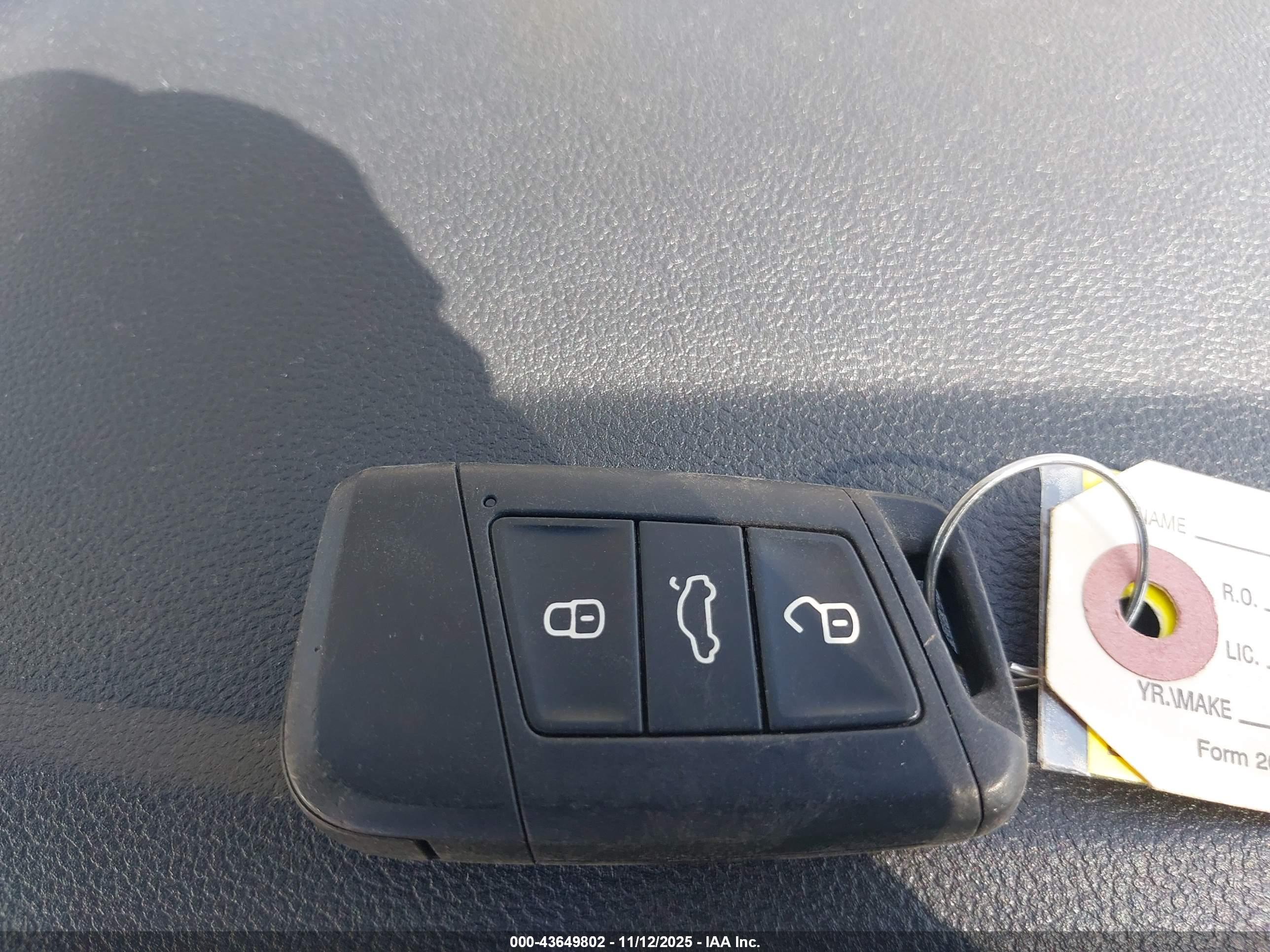 VOLKSWAGEN TAOS image 11